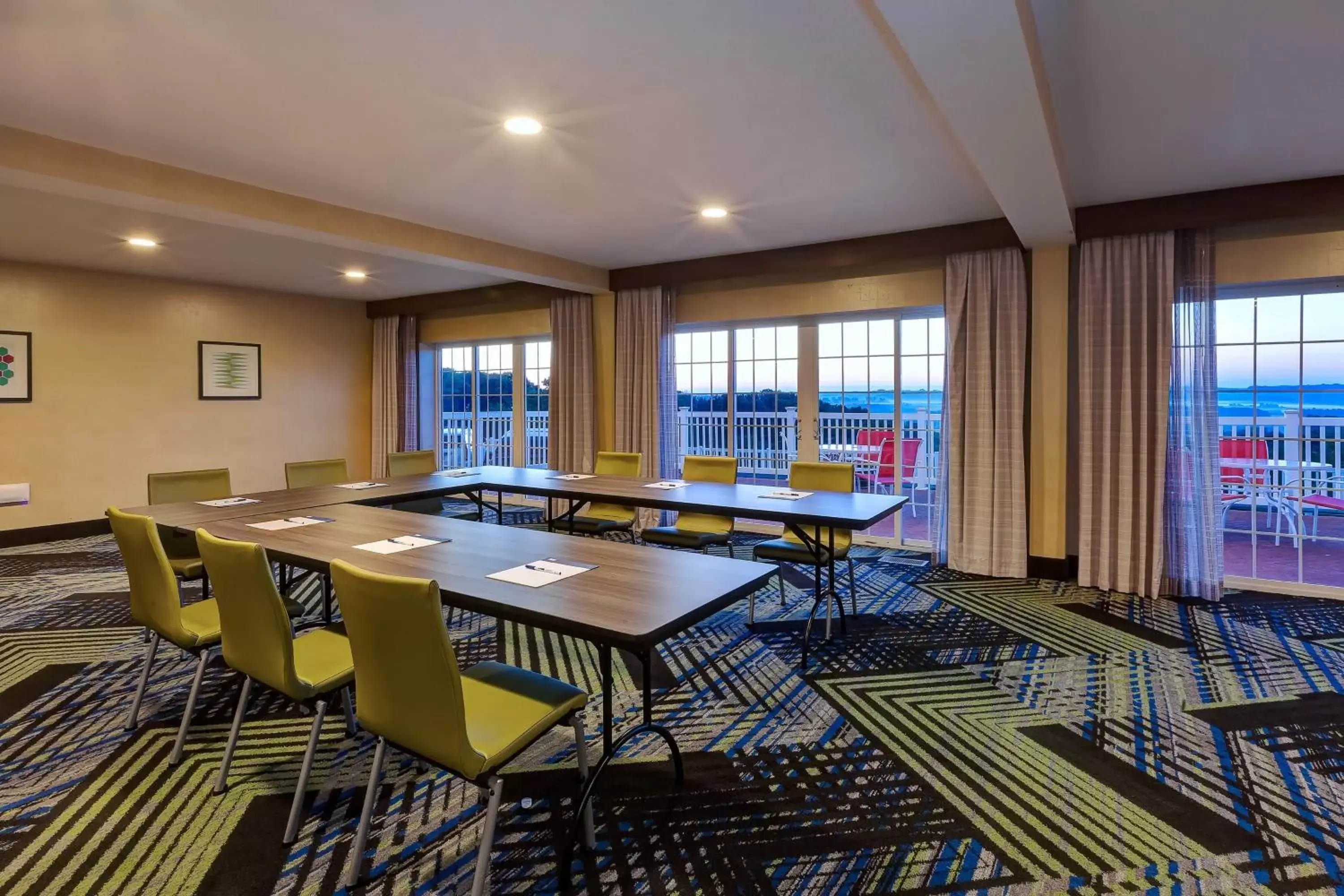Meeting/conference room in Holiday Inn Express Hotel & Suites Petoskey, an IHG Hotel