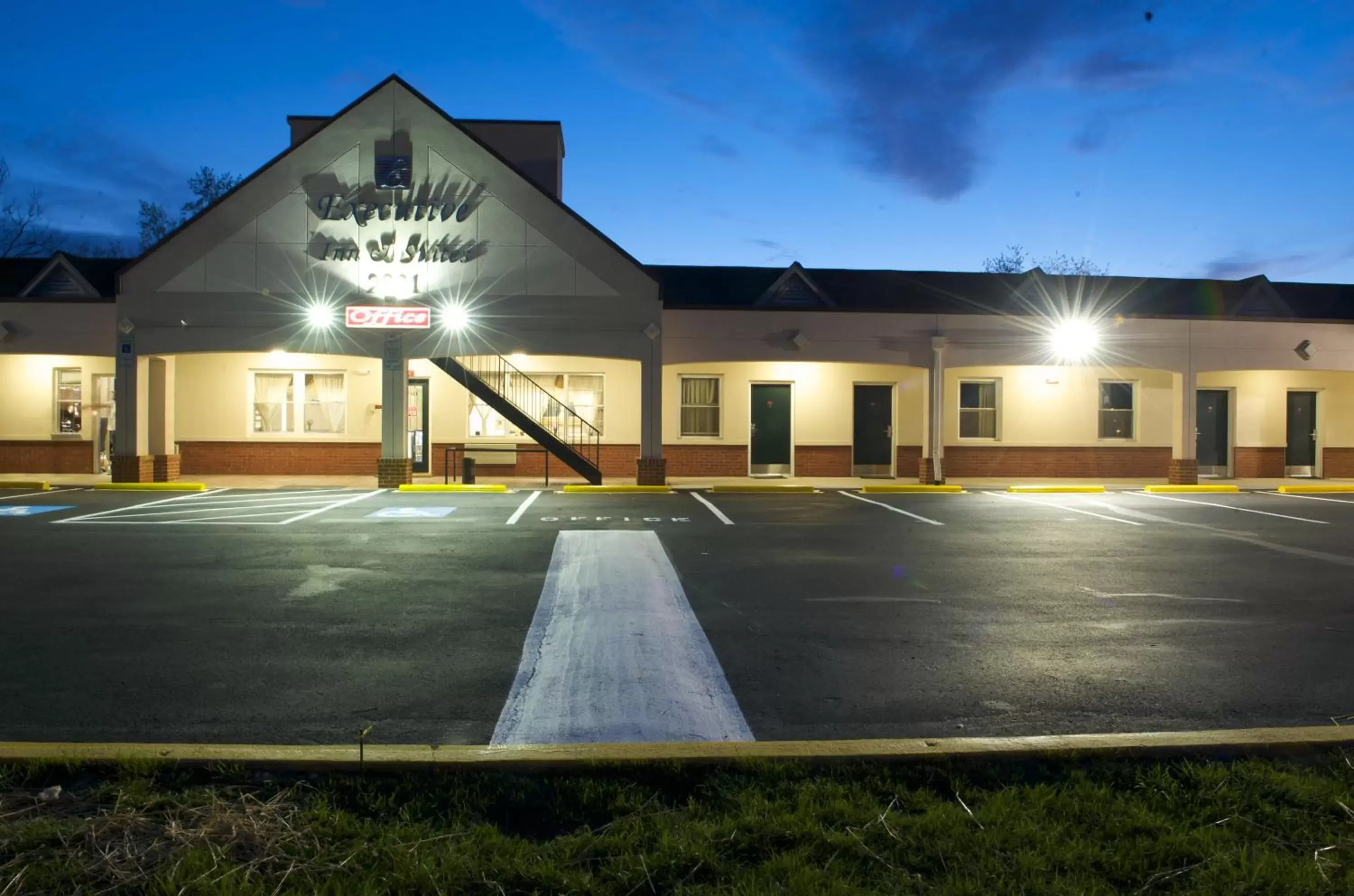 Property Building in Executive Inn & Suites Upper Marlboro