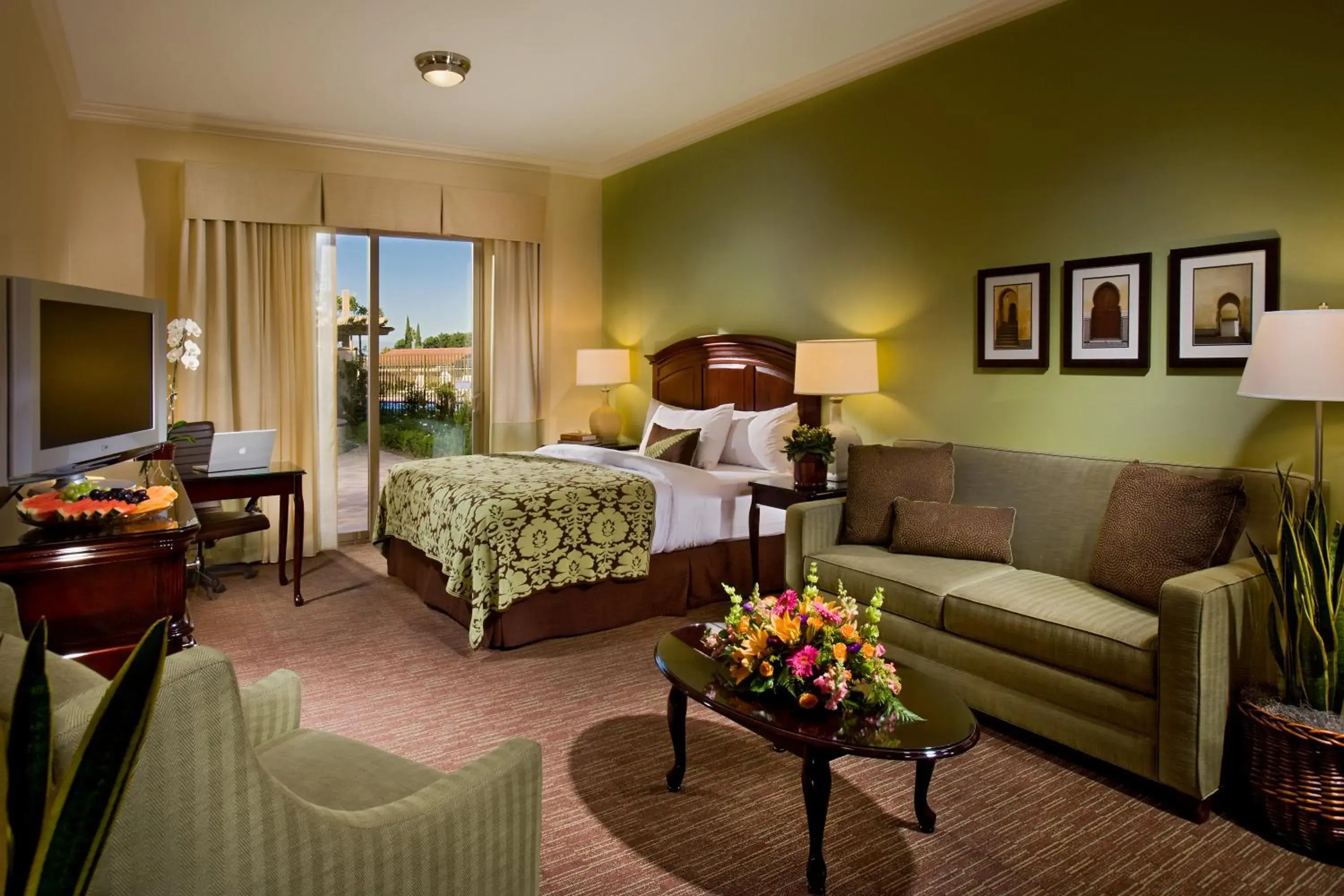 Bed, Seating Area in Ayres Hotel Chino Hills