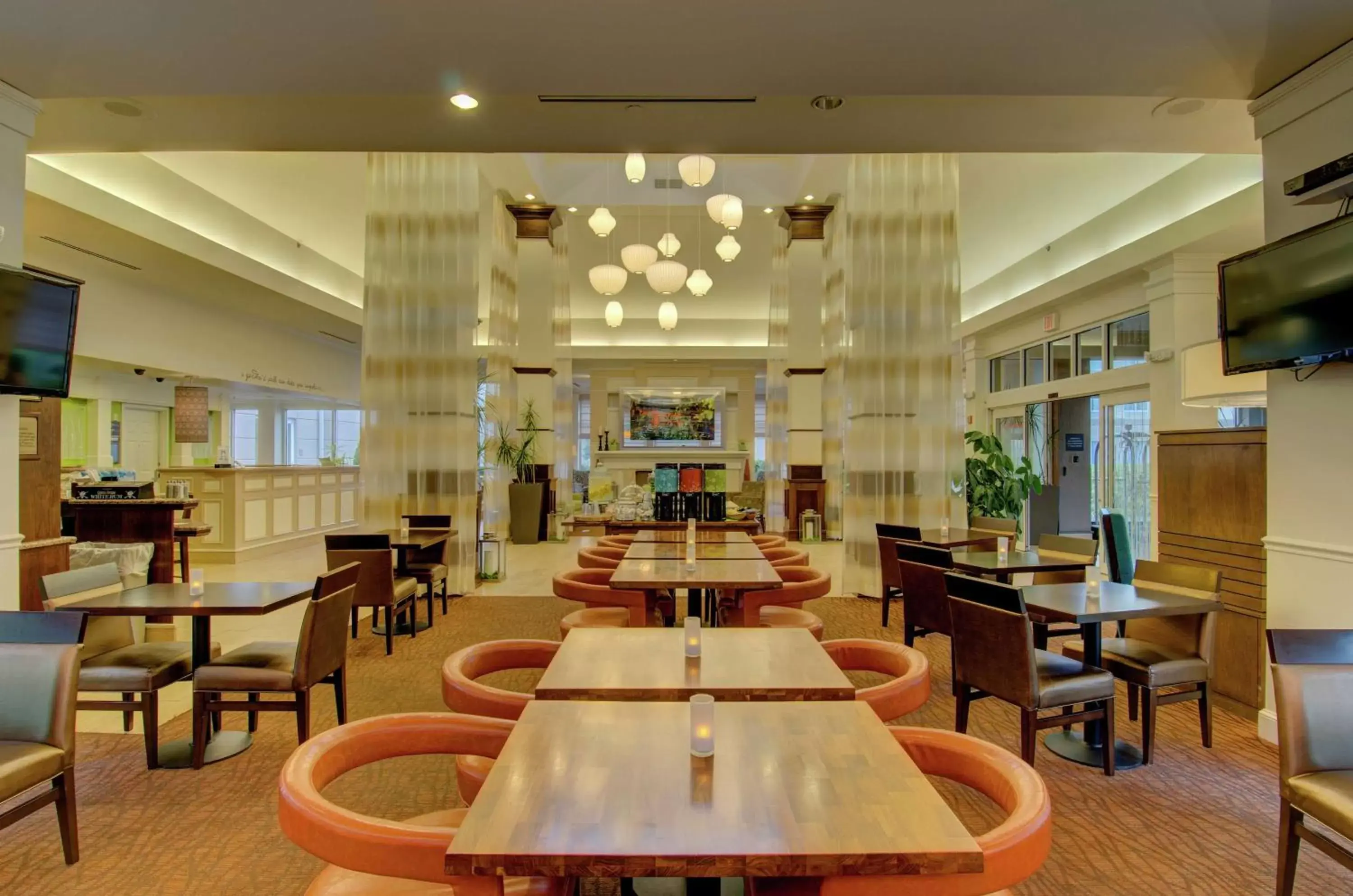 Dining area, Restaurant/Places to Eat in Hilton Garden Inn Norwalk