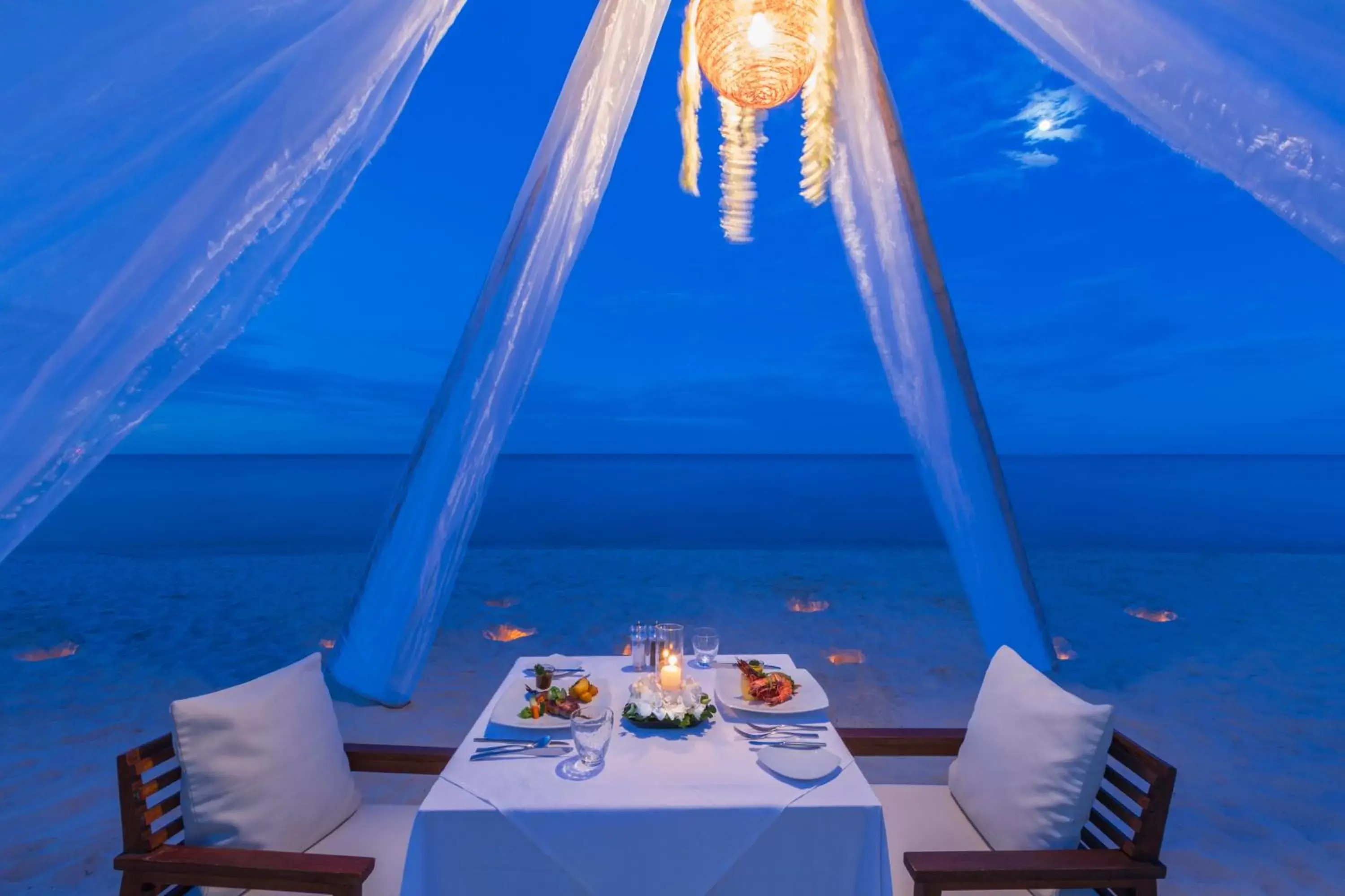 Restaurant/places to eat in Cape Nidhra Hotel Restaurant/places to eat in Cape Nidhra Hotel
