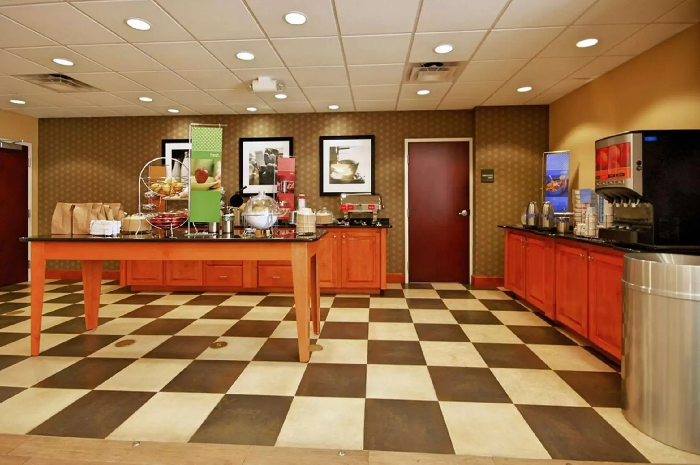 Dining area in Hampton Inn By Hilton And Suites New Iberia