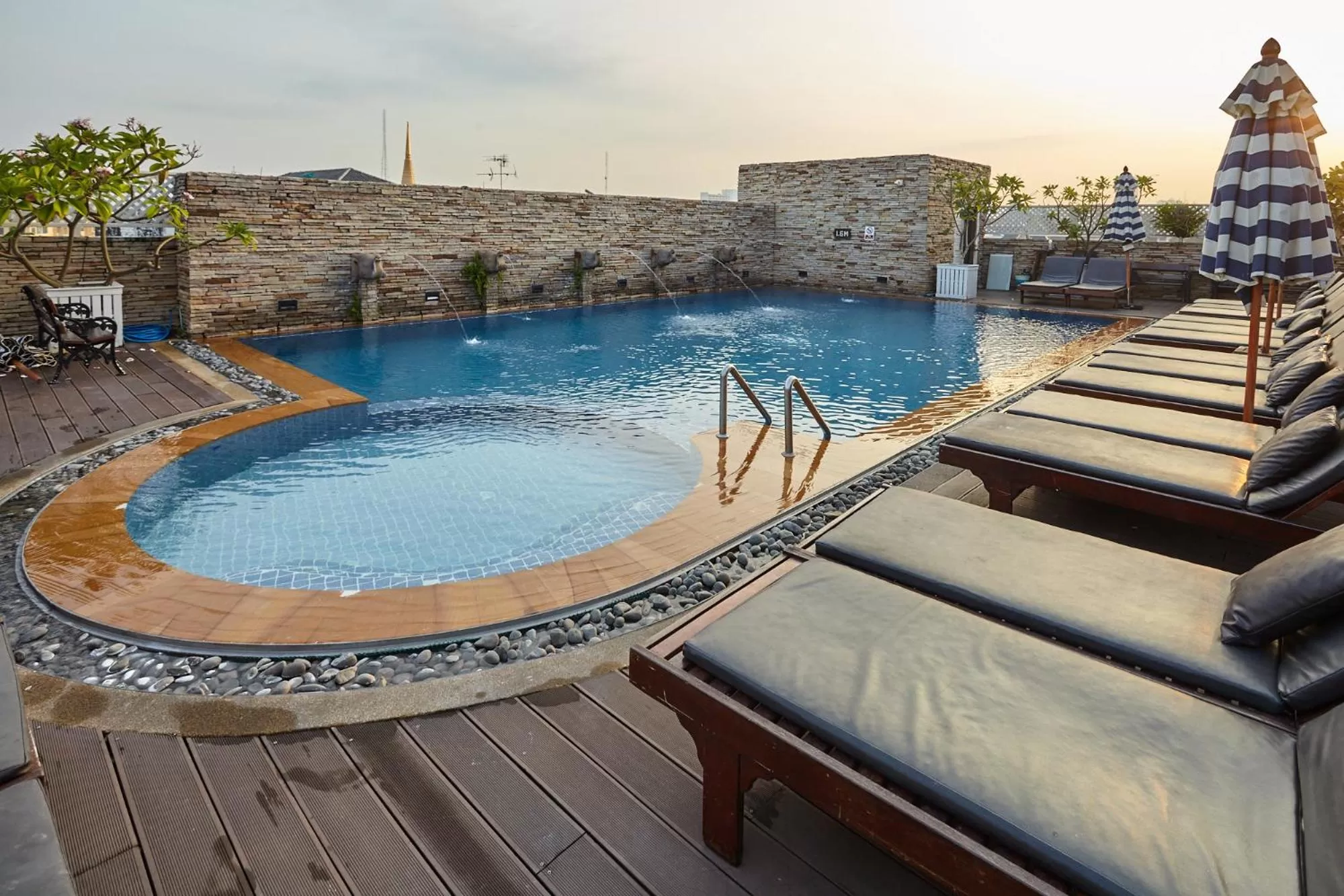 Swimming pool in Buddy Lodge, Khaosan Road