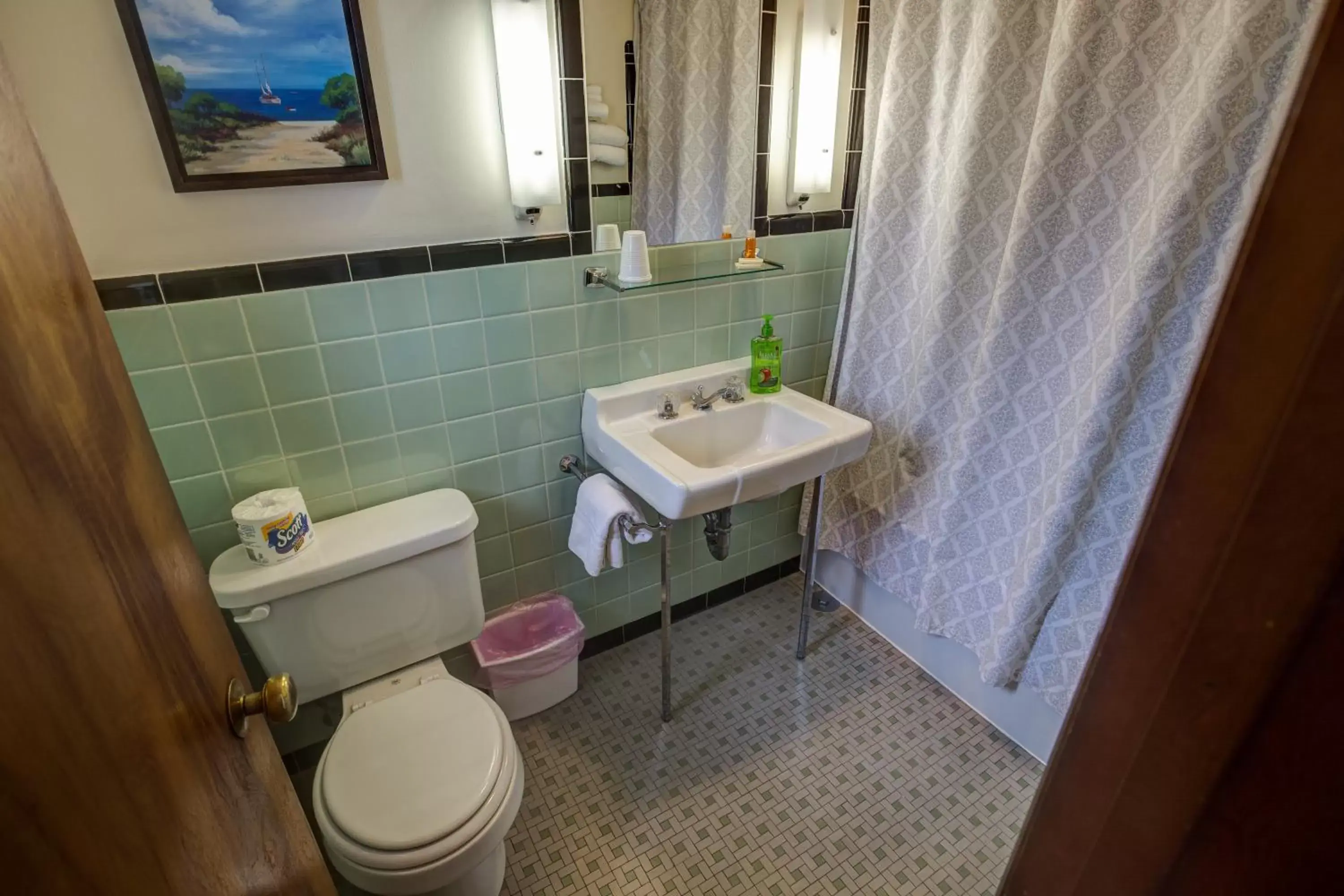 Bathroom in Skaneateles Inn on 20