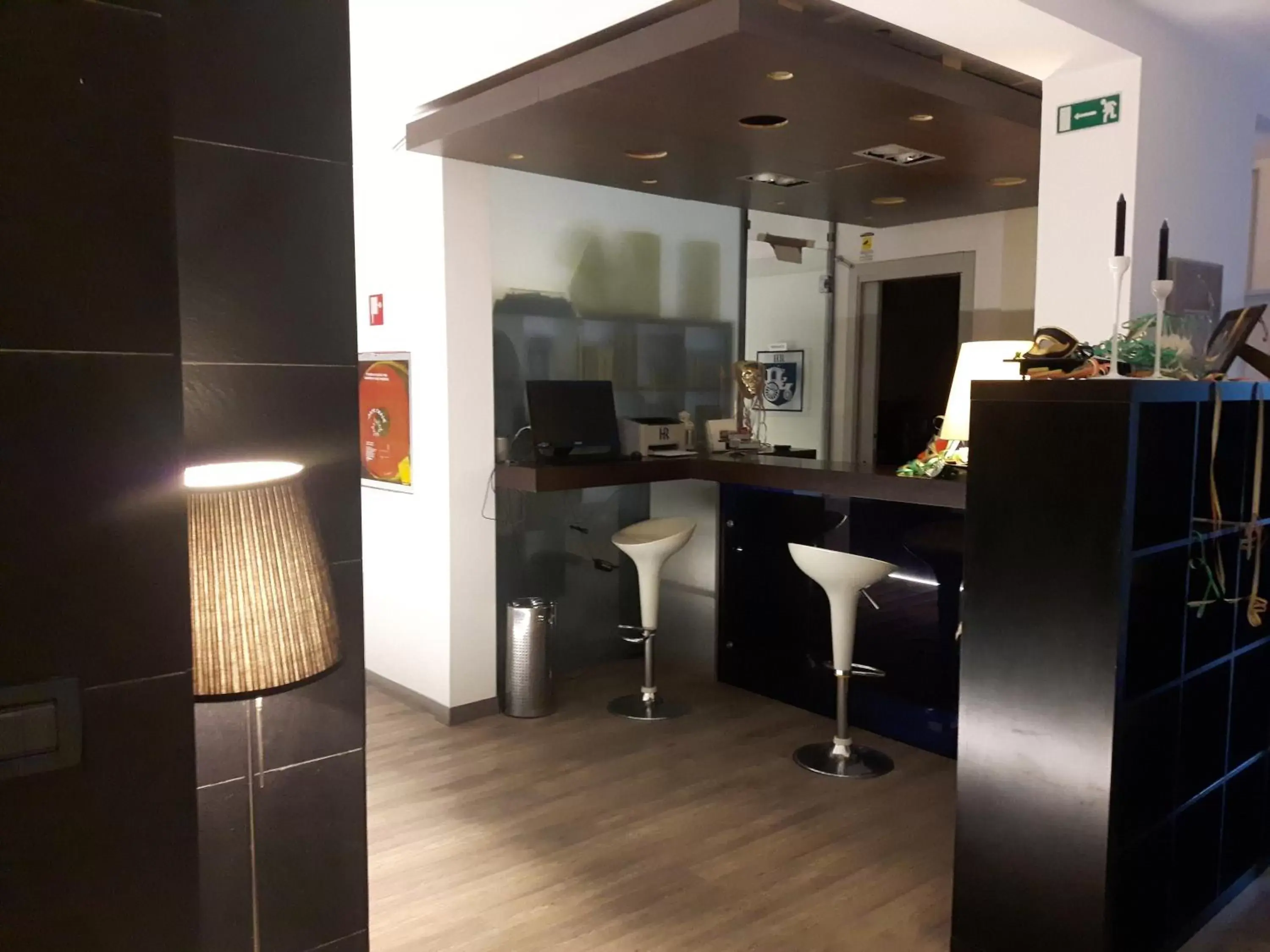 Lounge or bar, Kitchen/Kitchenette in Hotel Roberta