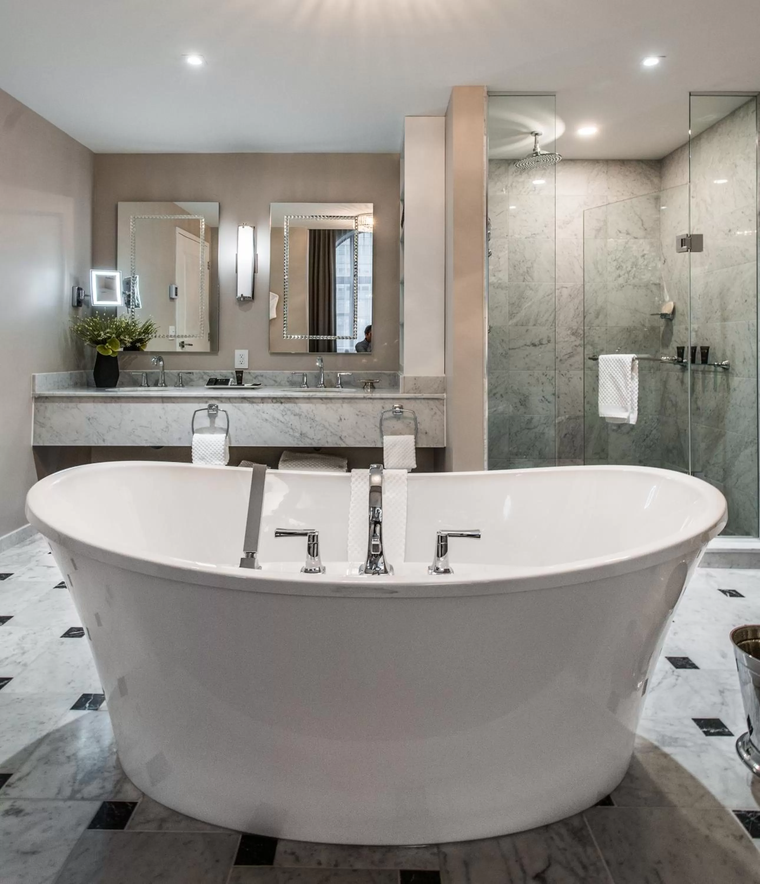 Bathroom in Hôtel Birks Montréal