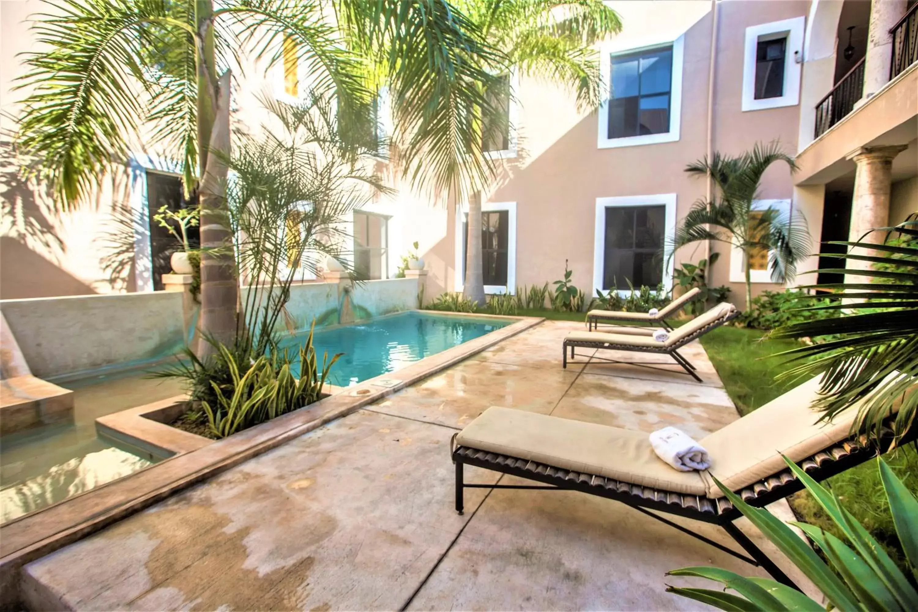 Garden, Swimming Pool in Hotel Merida