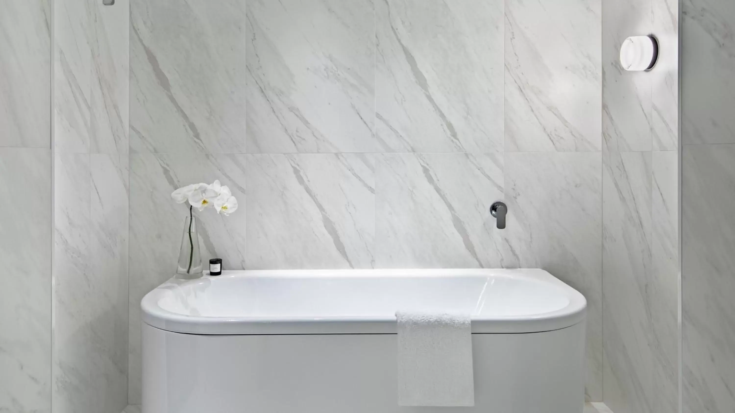 Bath, Bathroom in InterContinental Sydney, an IHG Hotel