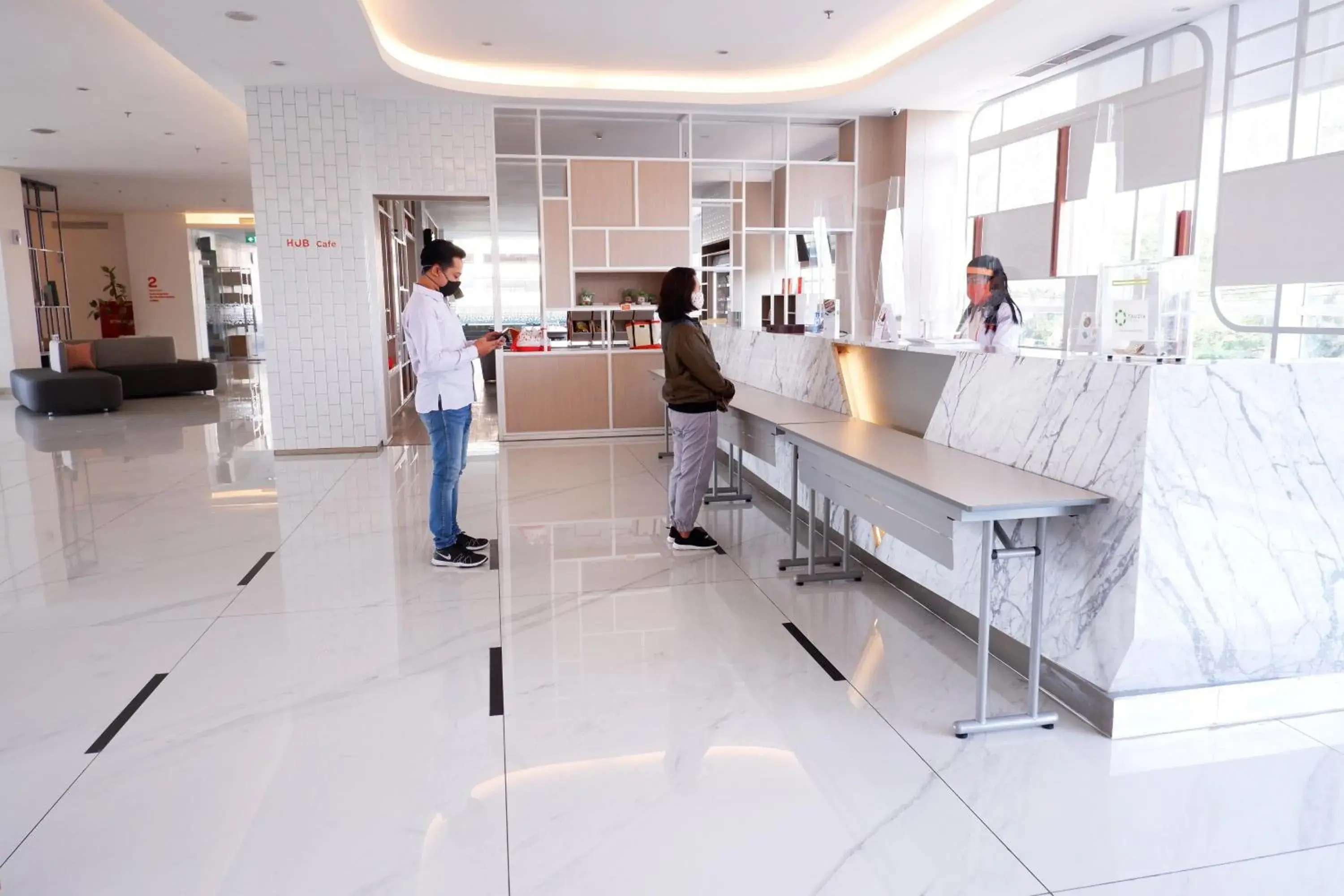 Lobby or reception, Guests in HARRIS Hotel & Conventions Bundaran Satelit Surabaya