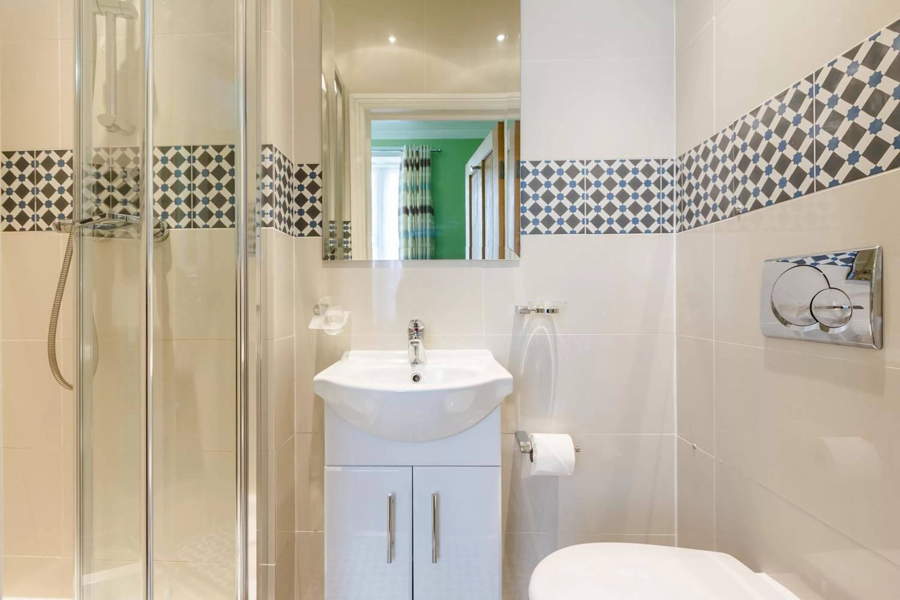 Bathroom in Gower House Hotel