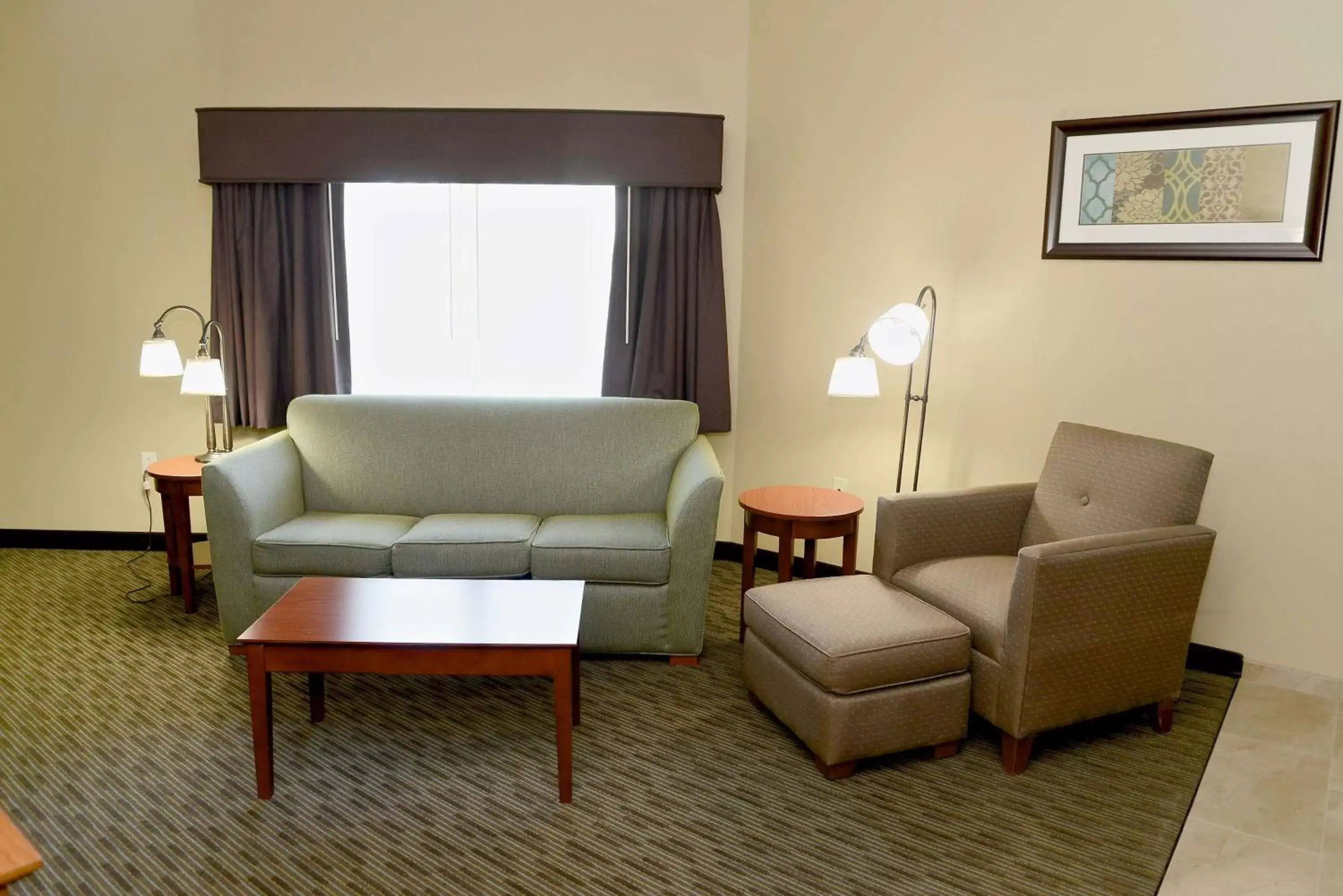Photo of the whole room, Seating Area in Best Western Plus Plattsburgh