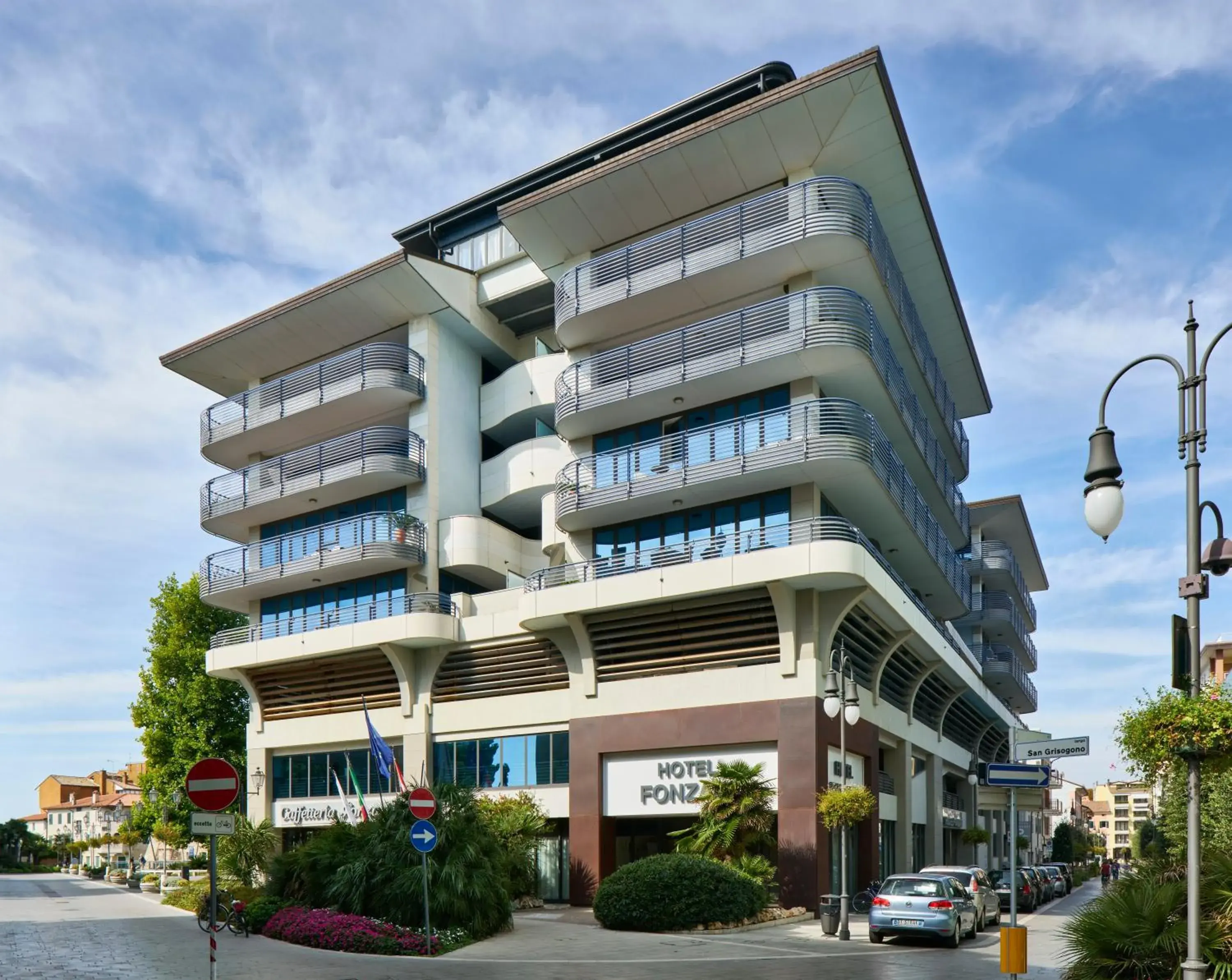 Facade/entrance, Property Building in Hotel Fonzari