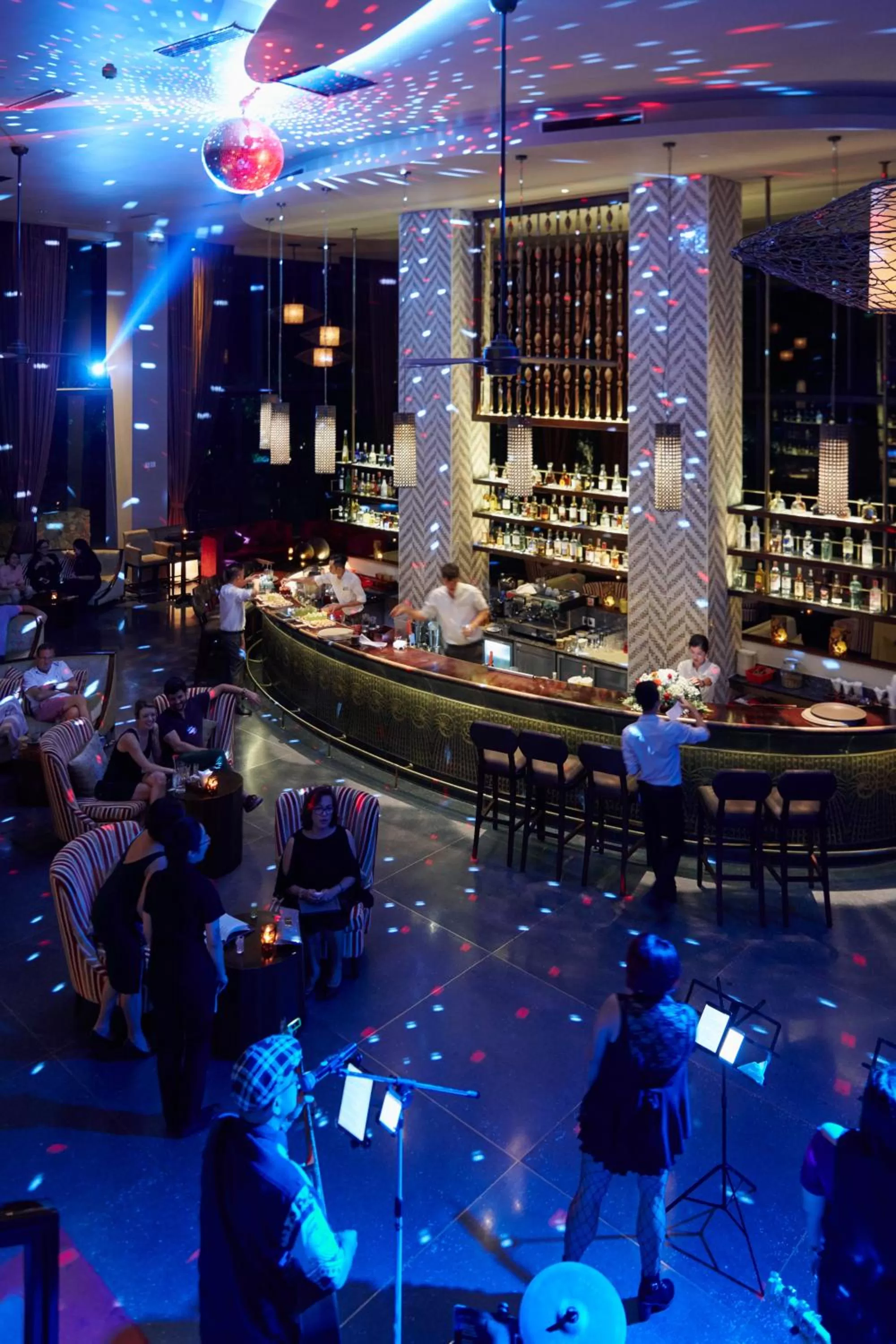 Evening entertainment in Salinda Resort Phu Quoc - Sparkling Wine Breakfast