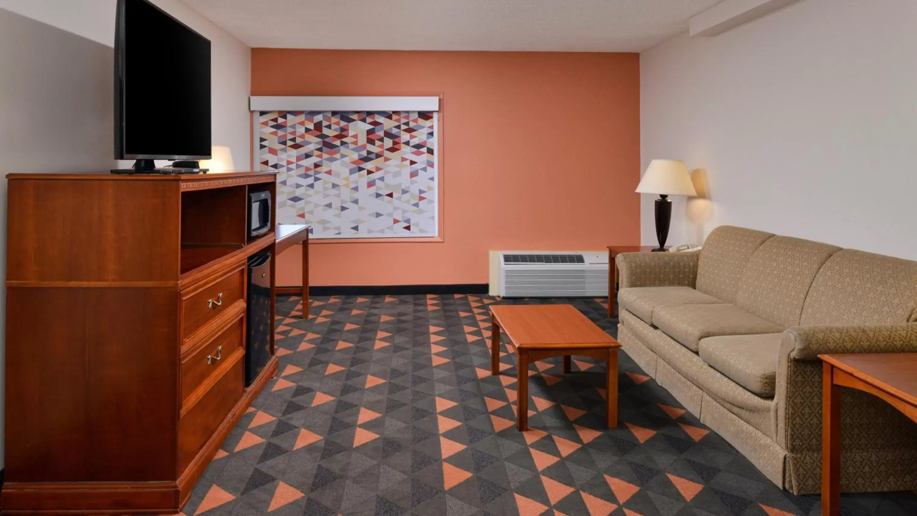 Photo of the whole room, Seating Area in Holiday Inn Great Falls-Convention Center, an IHG Hotel