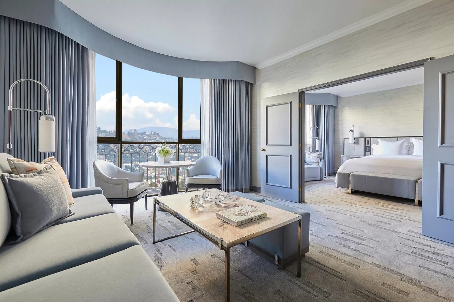 Living room, Bed in Beverly Wilshire, A Four Seasons Hotel