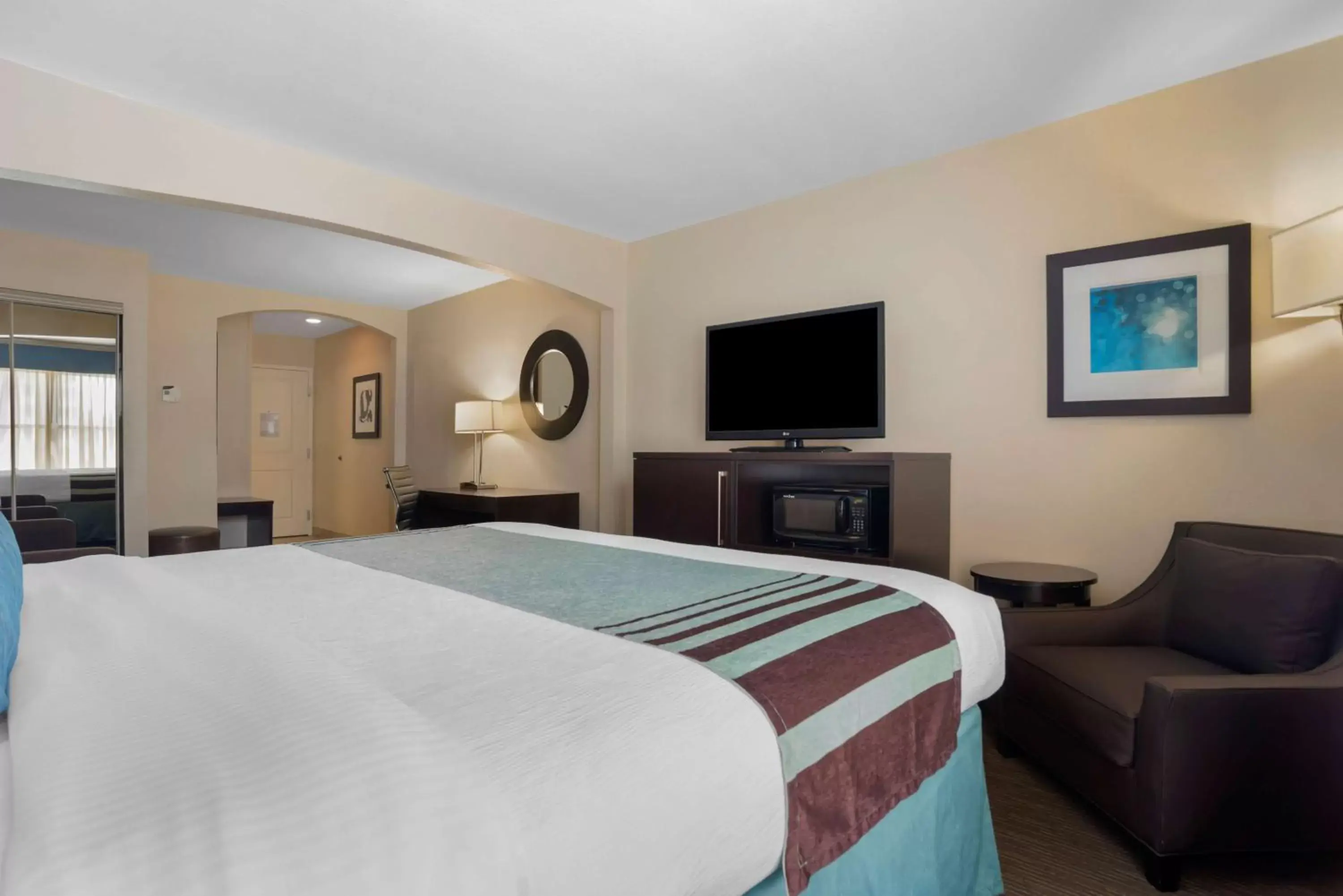 Bedroom in Best Western Plus Tallahassee North Hotel