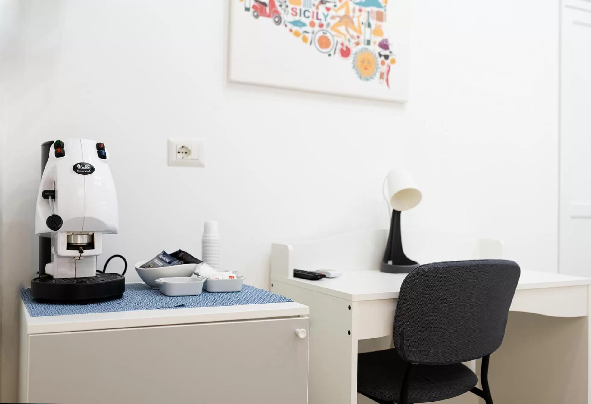 Breakfast, Kitchen/Kitchenette in ELORO - Guest Houses