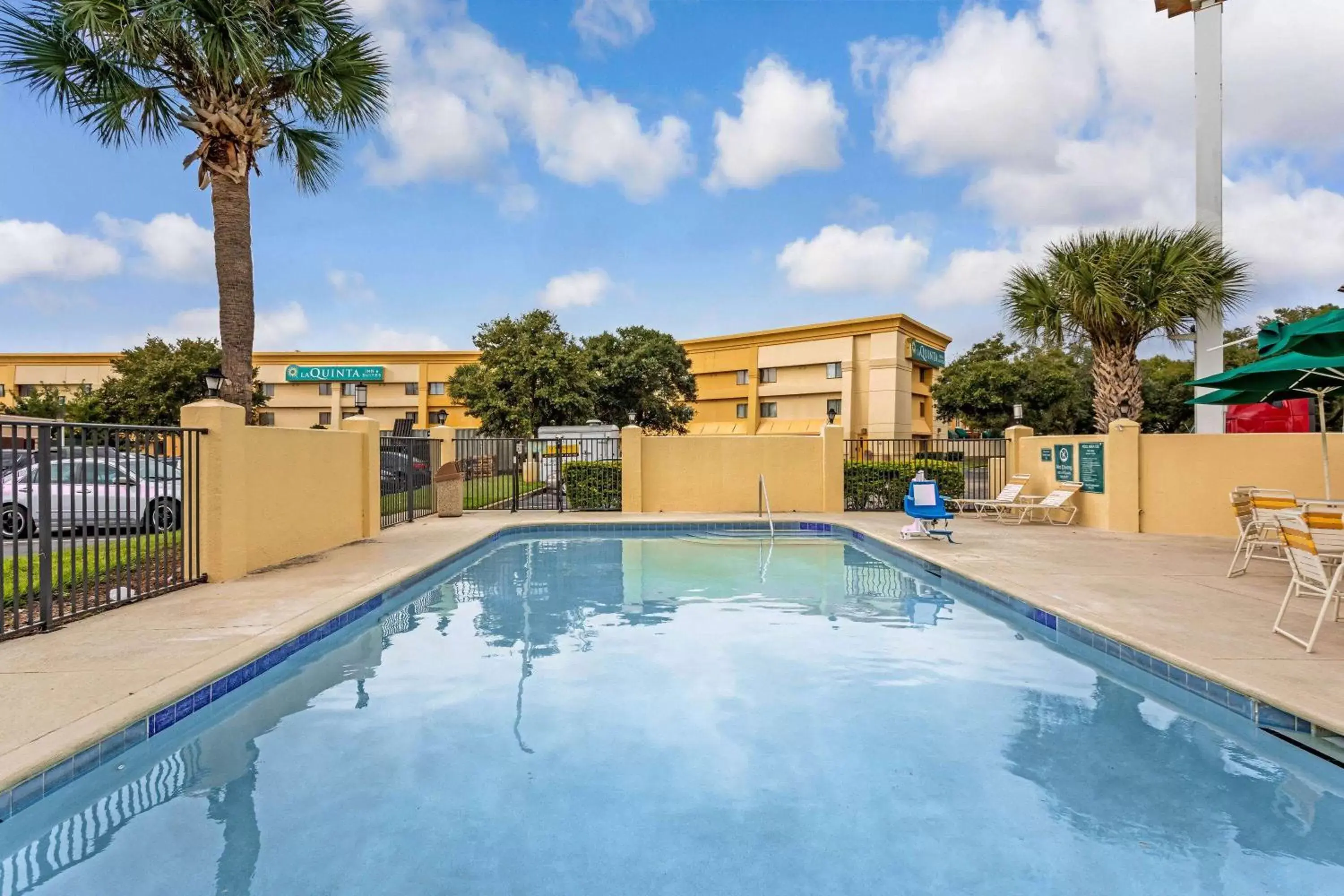 Pool view, Swimming Pool in La Quinta by Wyndham Orlando South