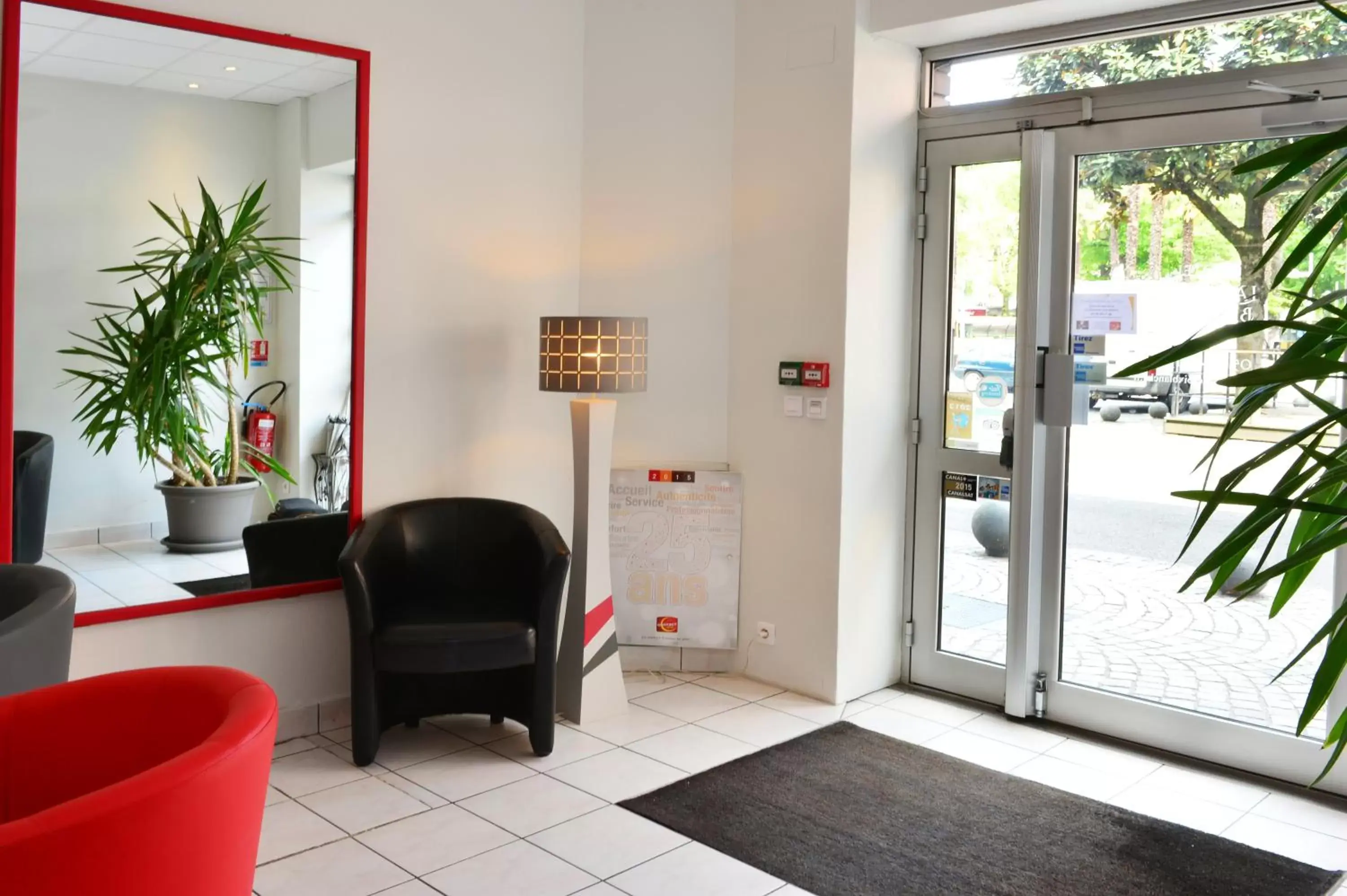 Lobby or reception, Seating Area in Hôtel La Croix Blanche