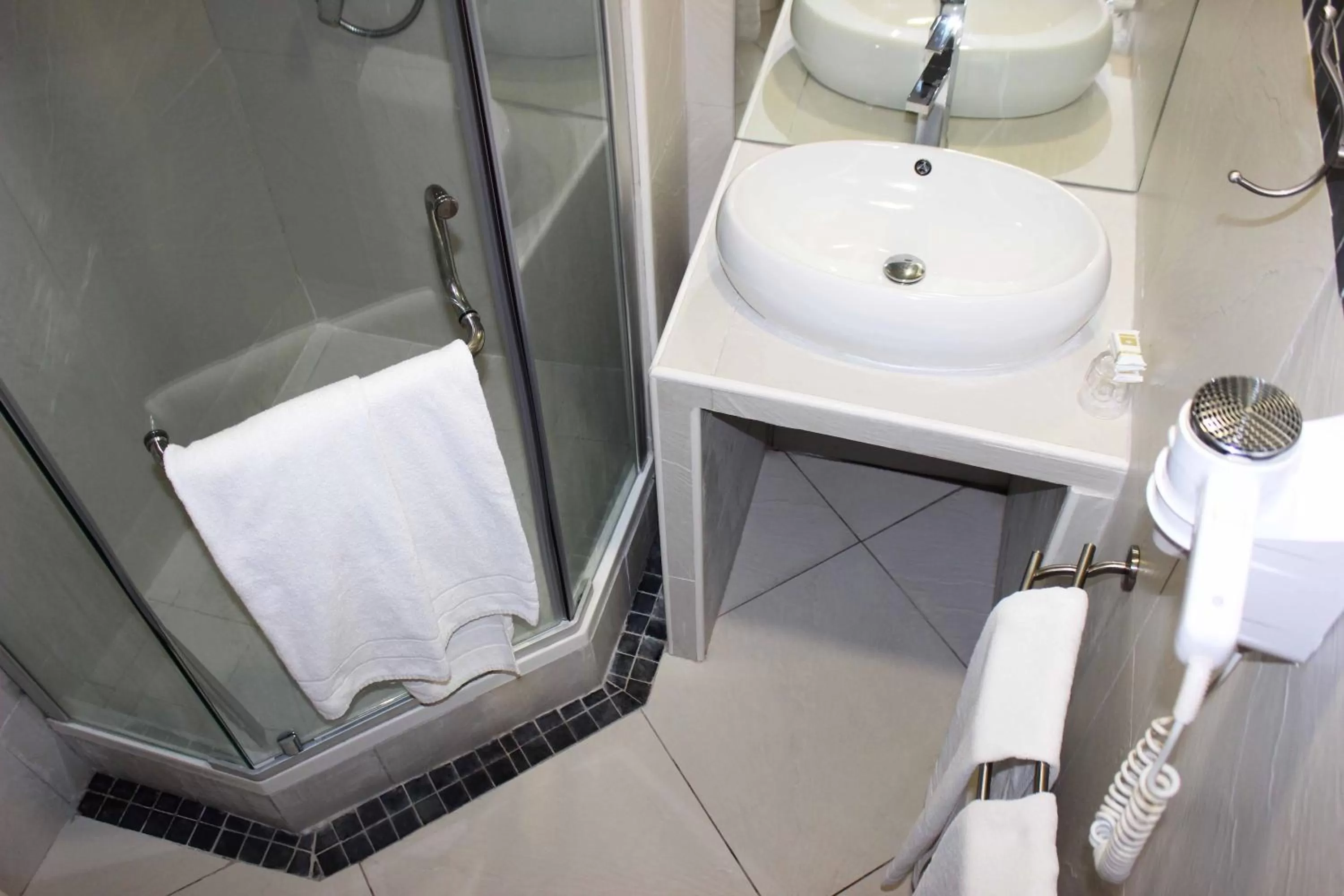 Bathroom in Hôtel Select - Réunion