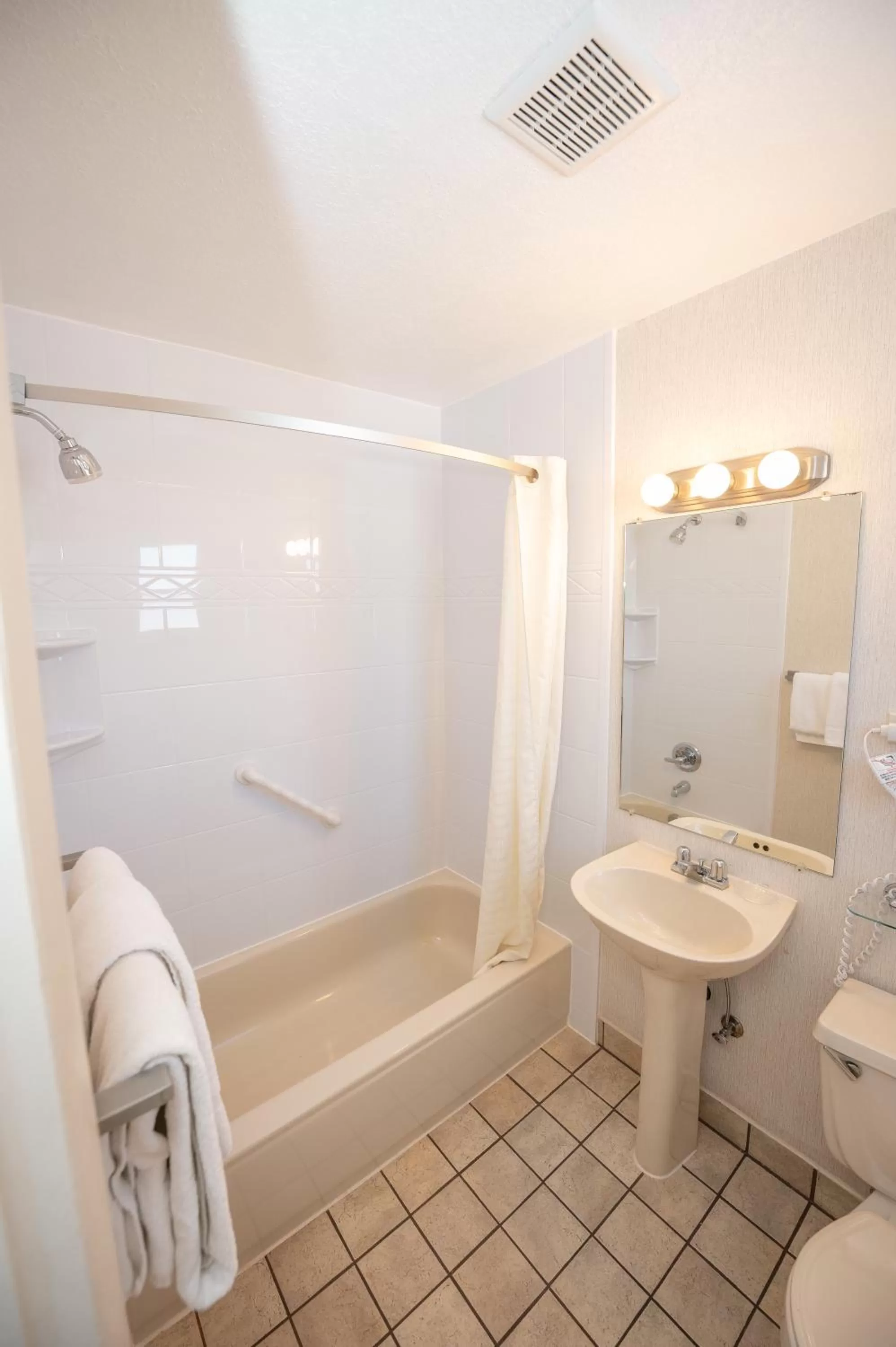 Bathroom in Blue Door Inn