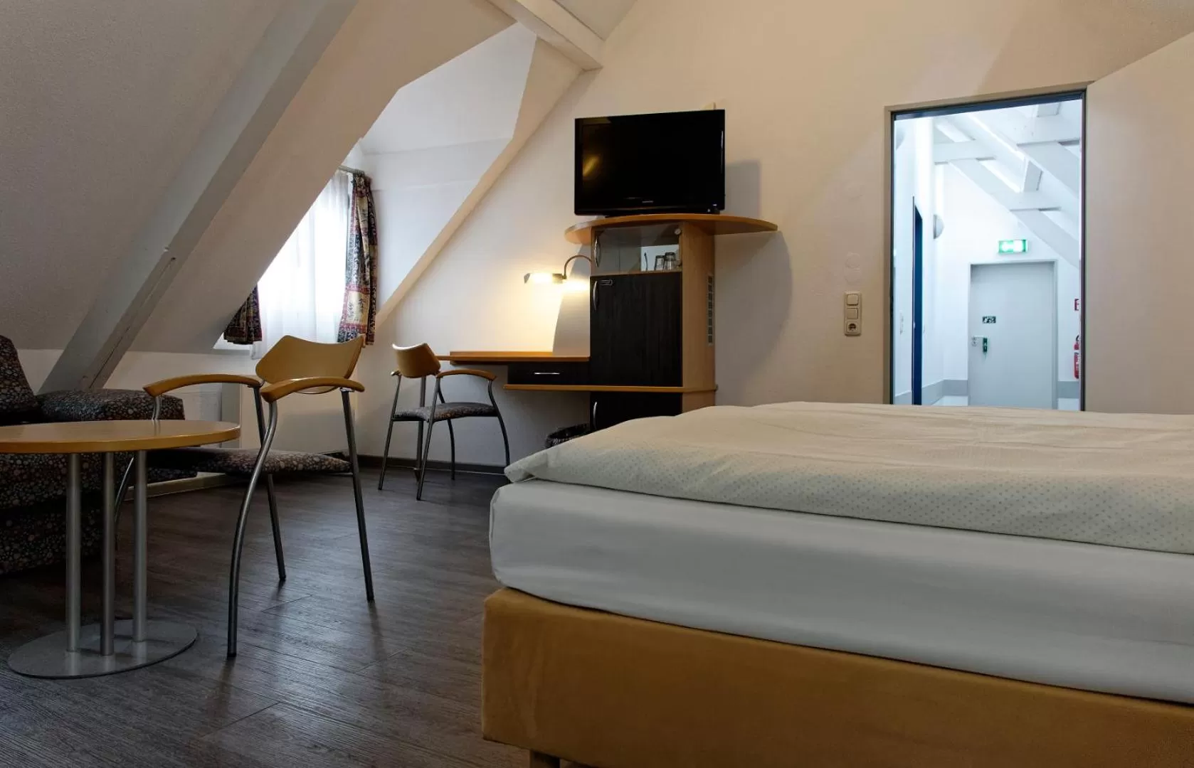 Bedroom, Bed in Opera Hotel Köln