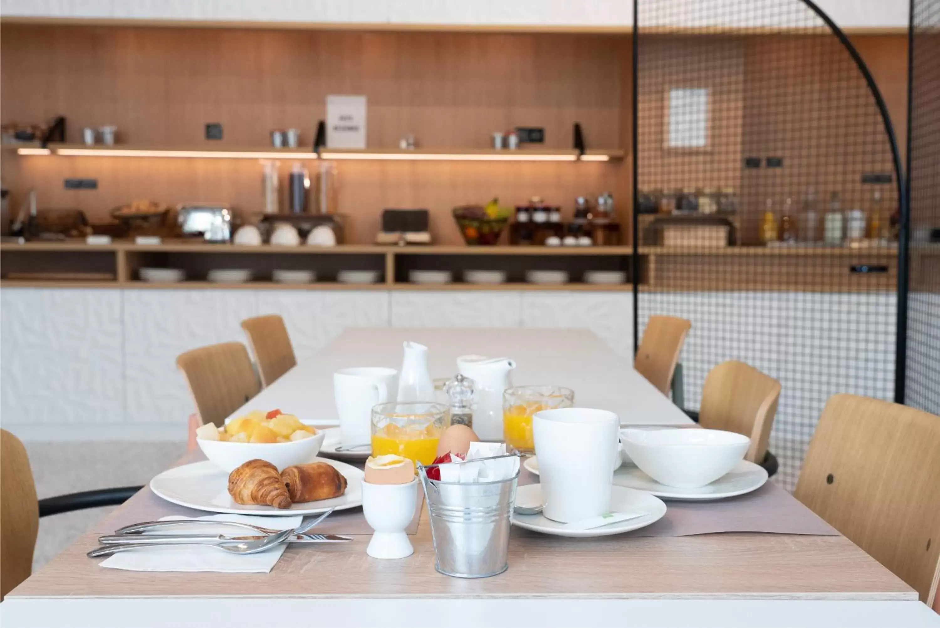 Buffet breakfast, Restaurant/Places to Eat in ibis Styles Paris Romainville