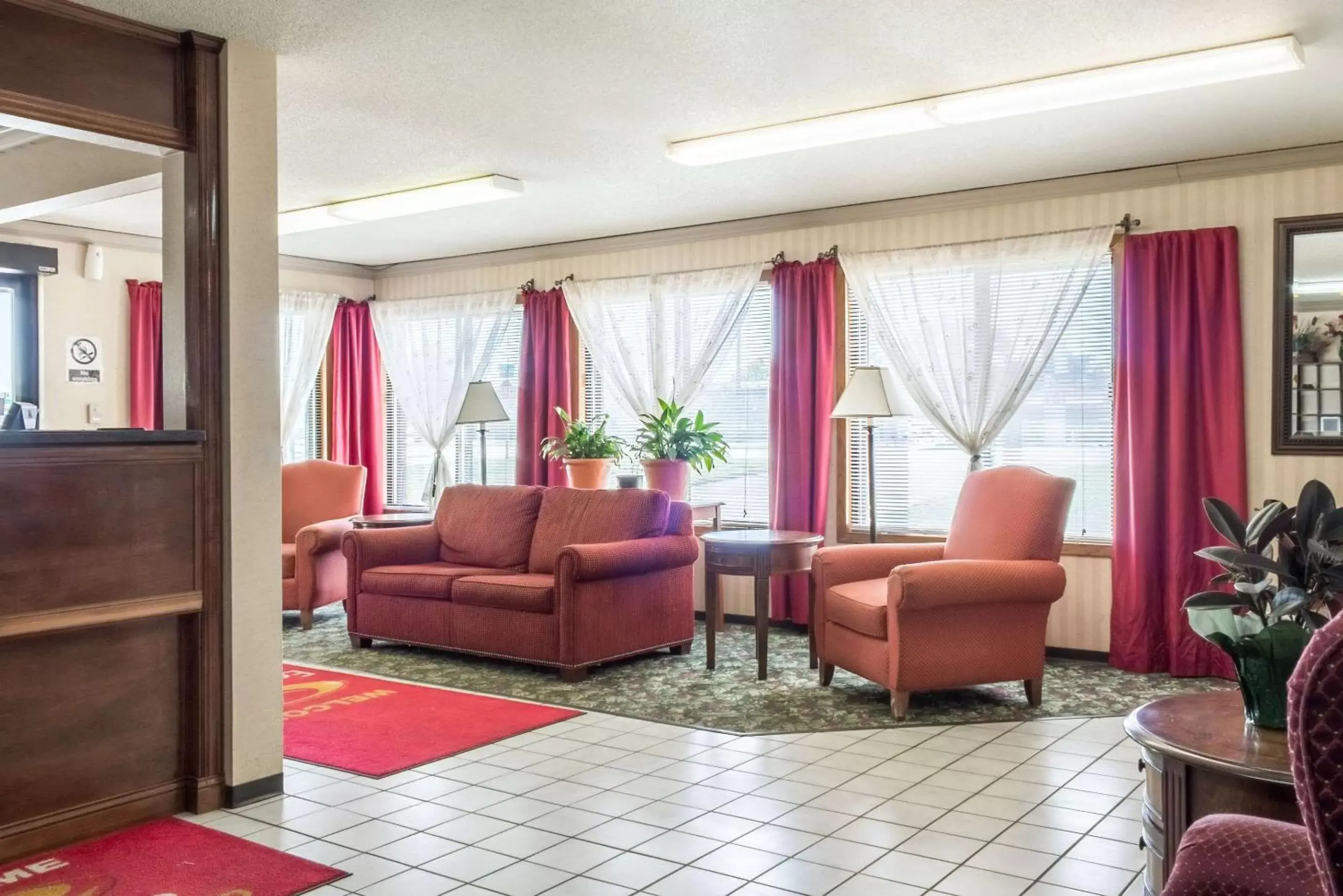 Lobby or reception, Seating Area in Econo Lodge North Sioux Falls