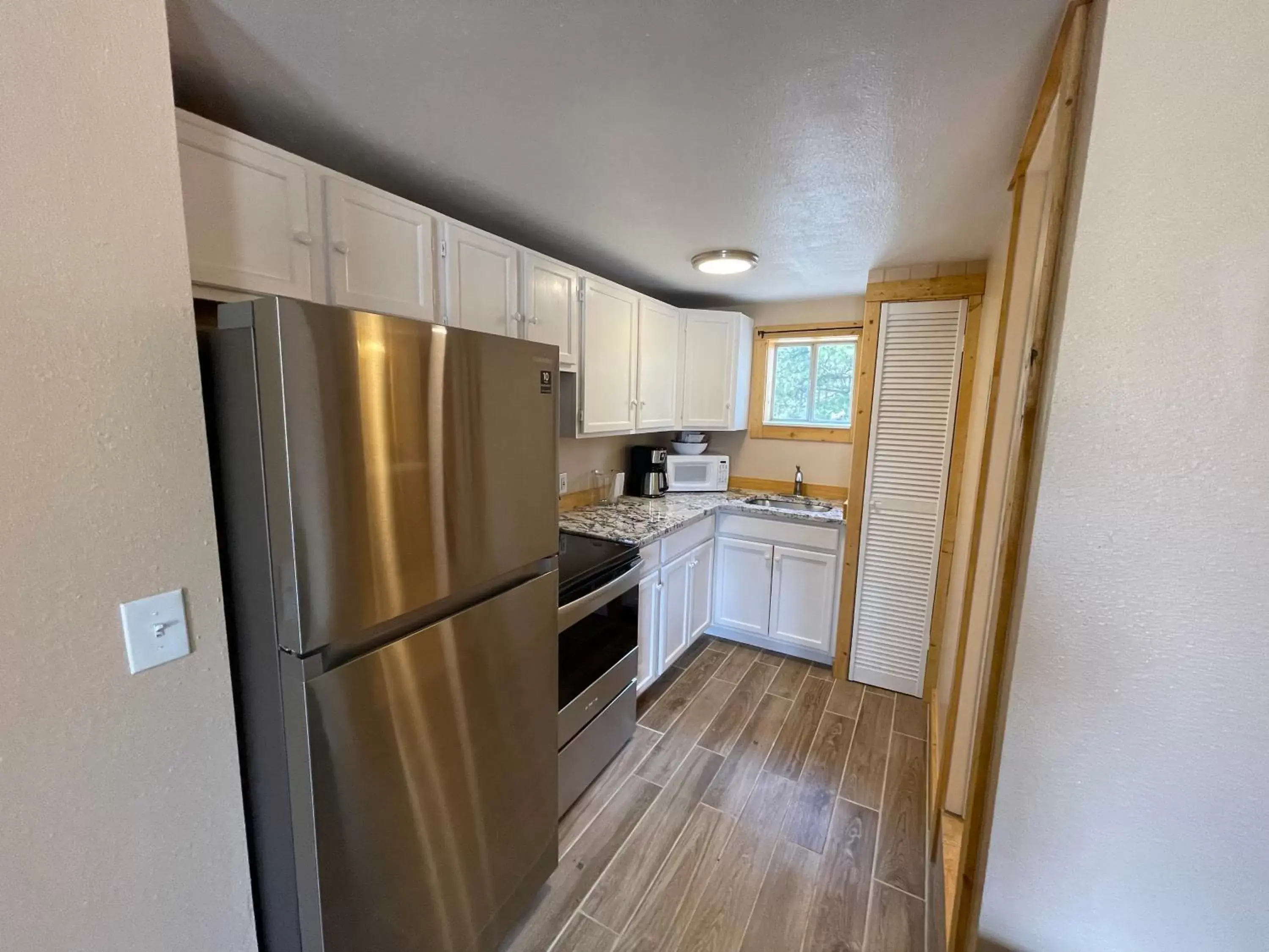 Kitchen or kitchenette, Kitchen/Kitchenette in Estes Mountain Inn