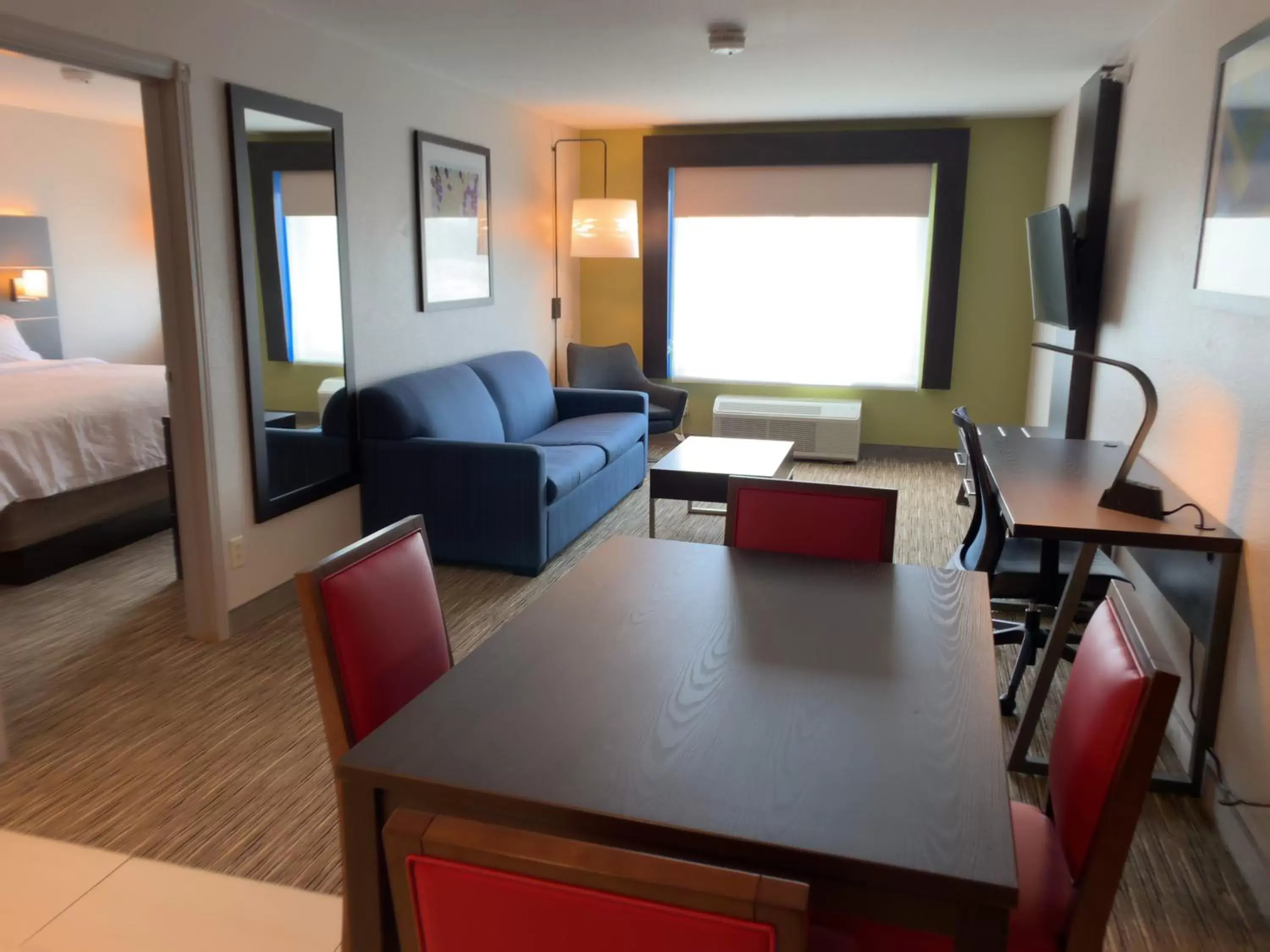 Photo of the whole room, Seating Area in Holiday Inn Express Hotel & Suites Exmore-Eastern Shore, an IHG Hotel