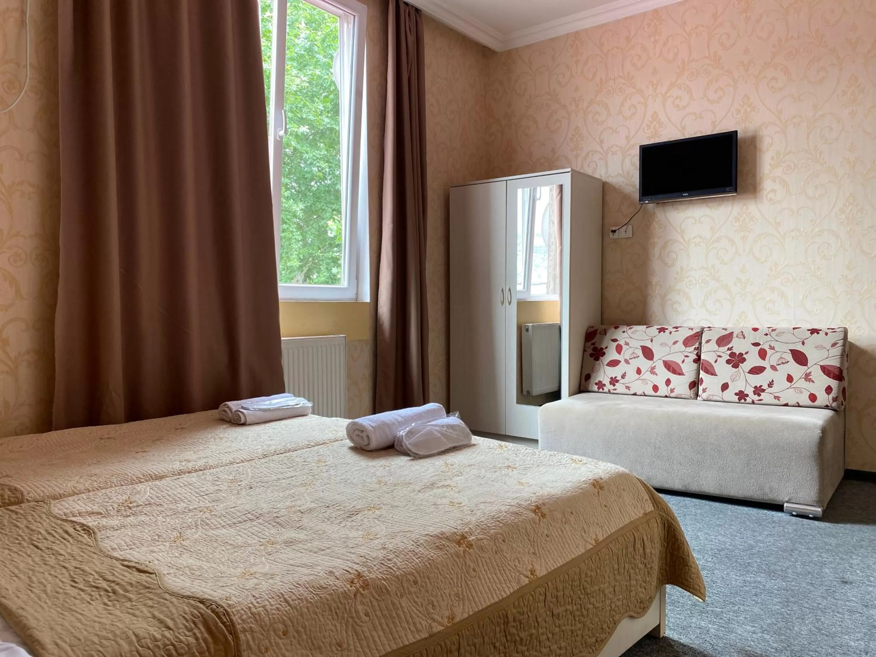 Bed in Hotel Shalimar