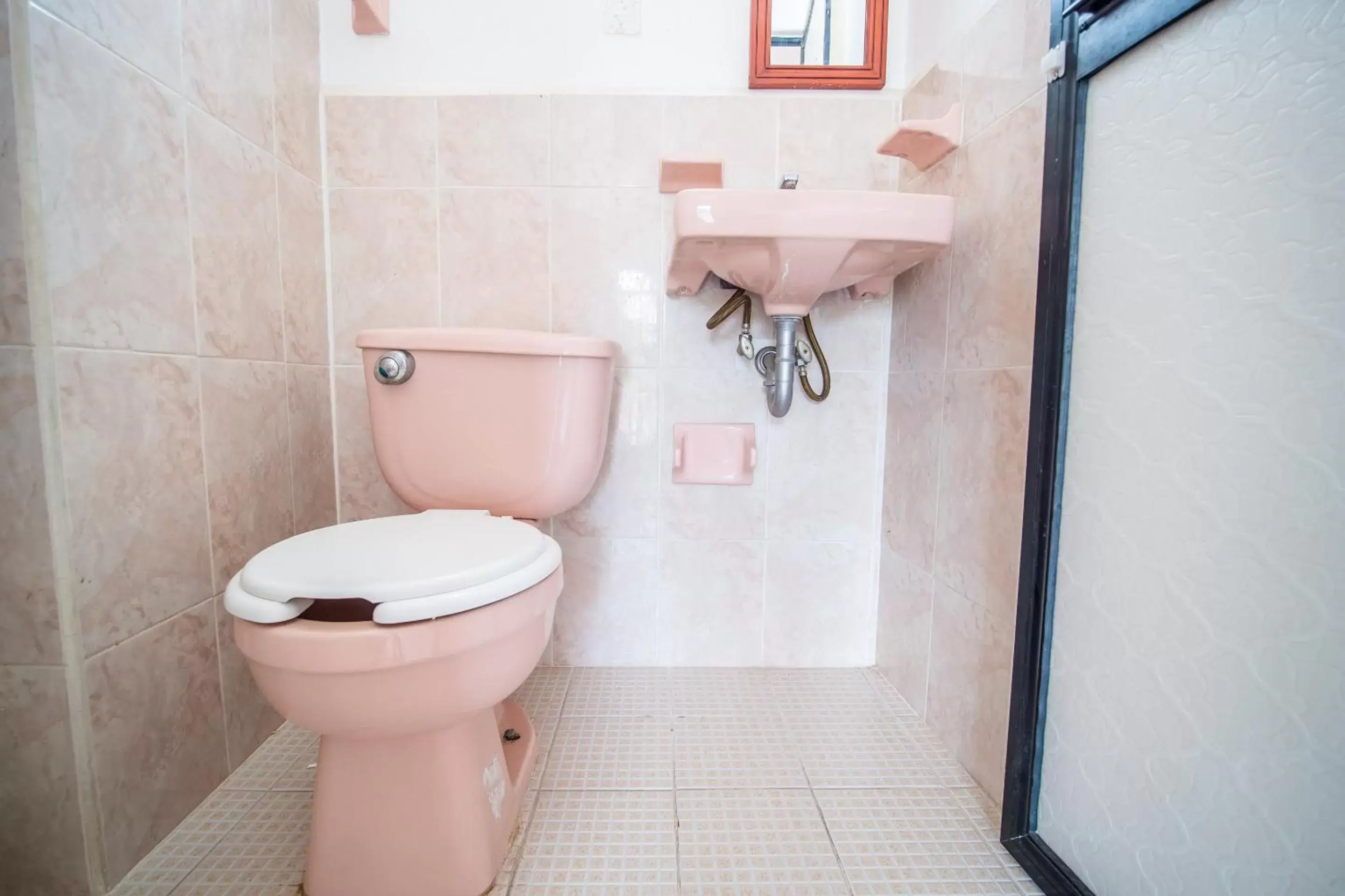 Bathroom in OYO Hotel Arena Surf, Puerto Escondido