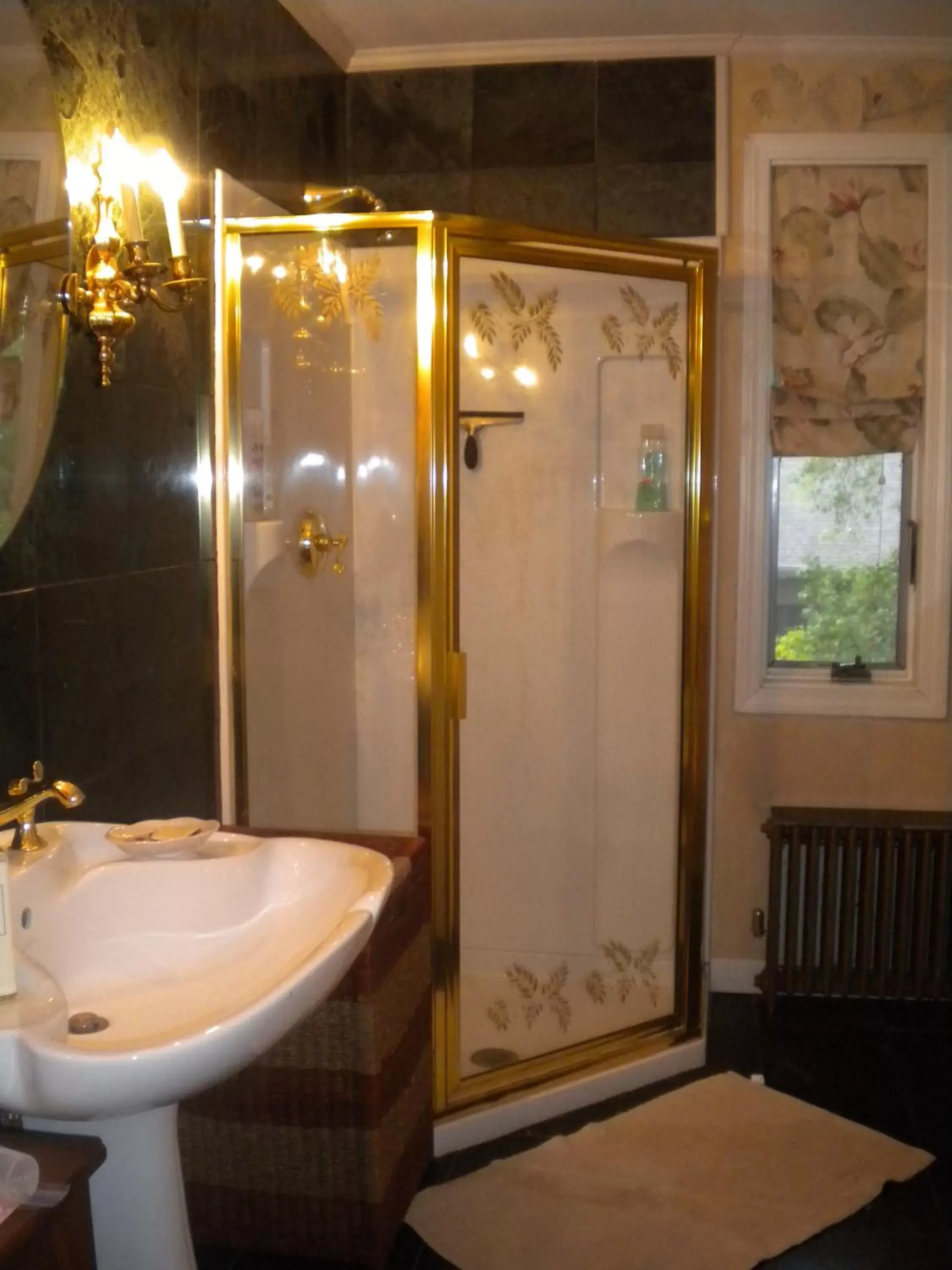 Bathroom in Fleetwood House Bed and Breakfast