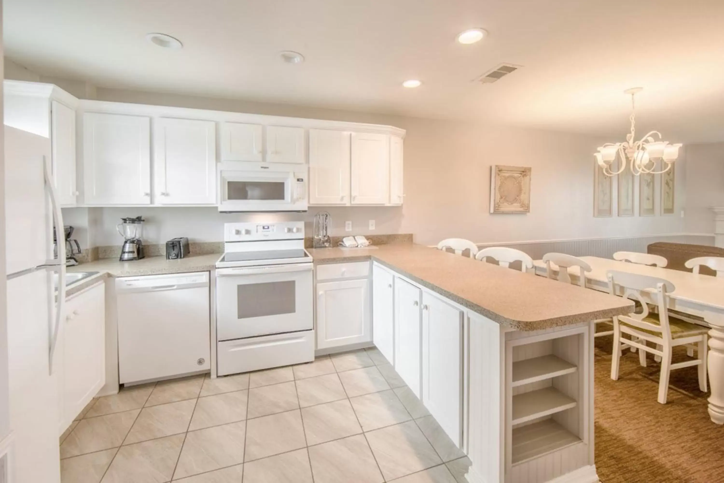 Photo of the whole room, Kitchen/Kitchenette in Holiday Inn Club Vacations Galveston Seaside Resort, an IHG Hotel