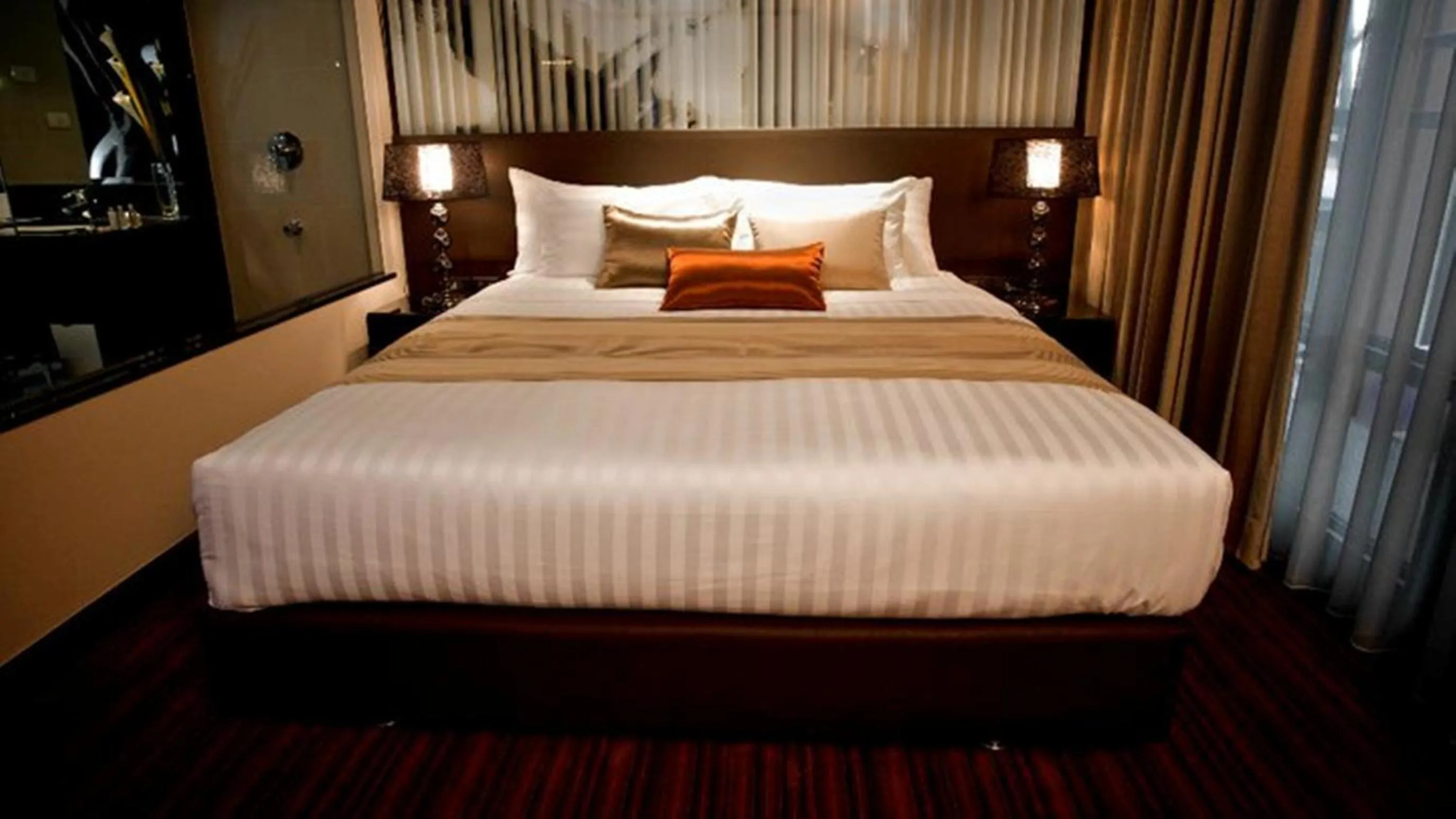 Bed in M2 de Bangkok Hotel