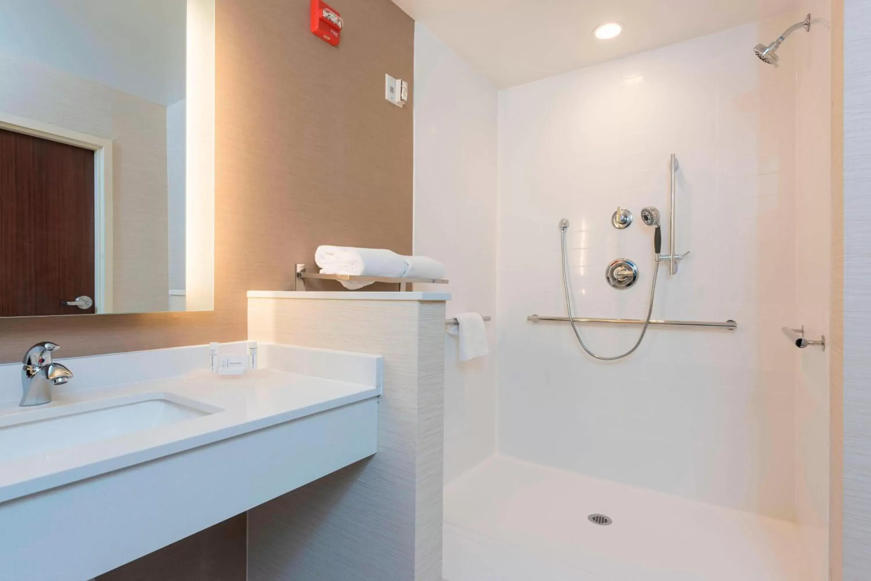 Bathroom in Fairfield Inn & Suites by Marriott Indianapolis Fishers