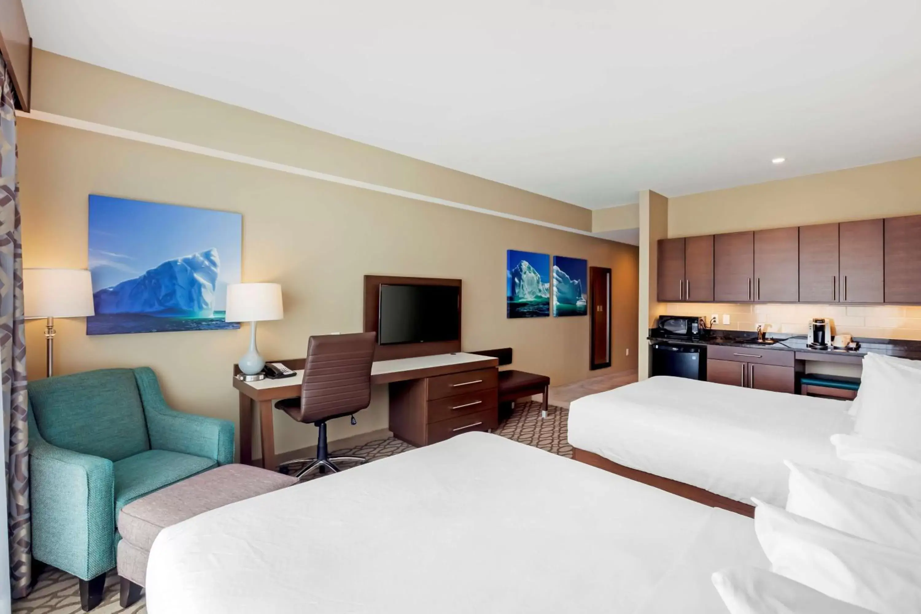 Bedroom in Best Western Plus St. John's Airport Hotel and Suites