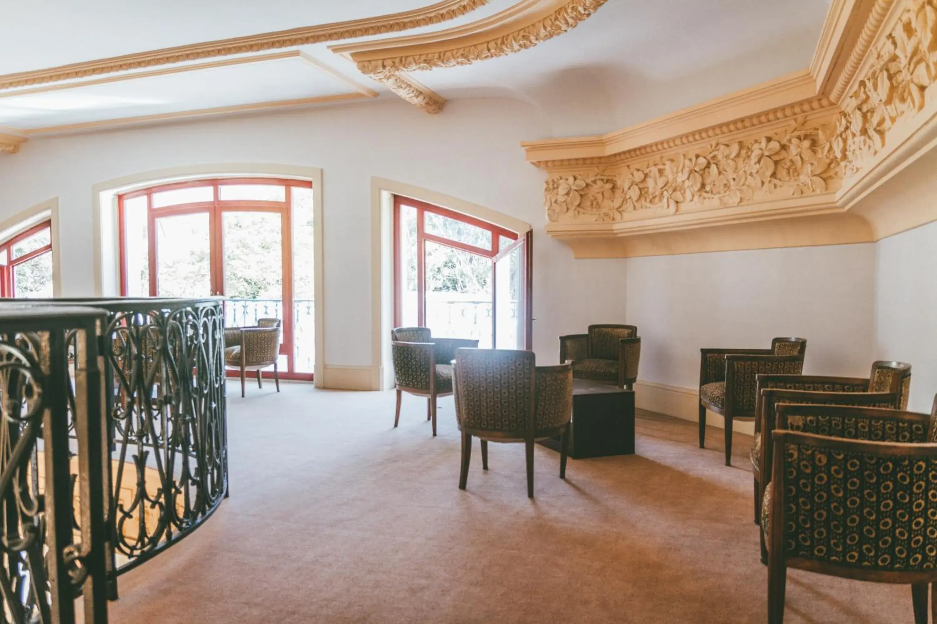 Lounge or bar in Terres de France - Appart'Hotel le Splendid