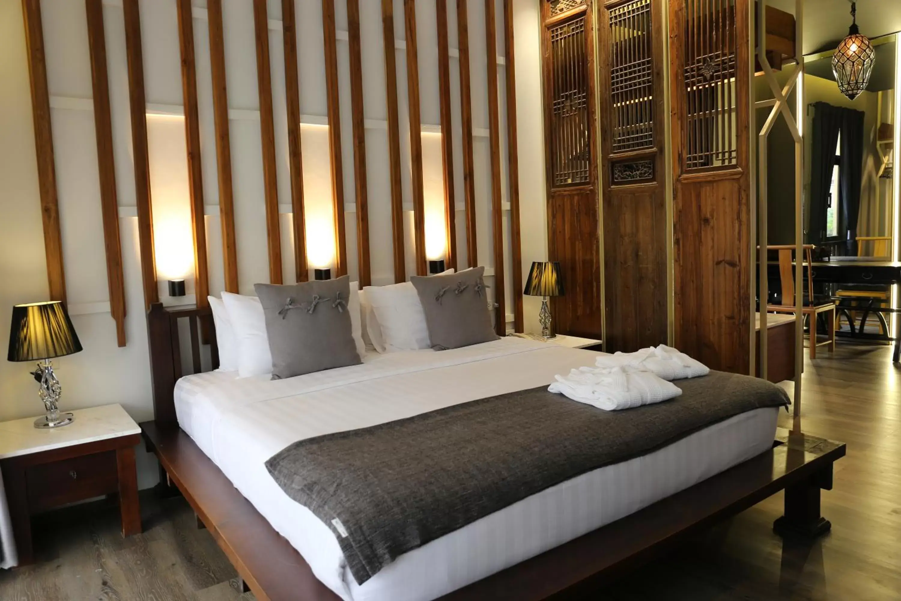 Bed in Tharaburi Resort