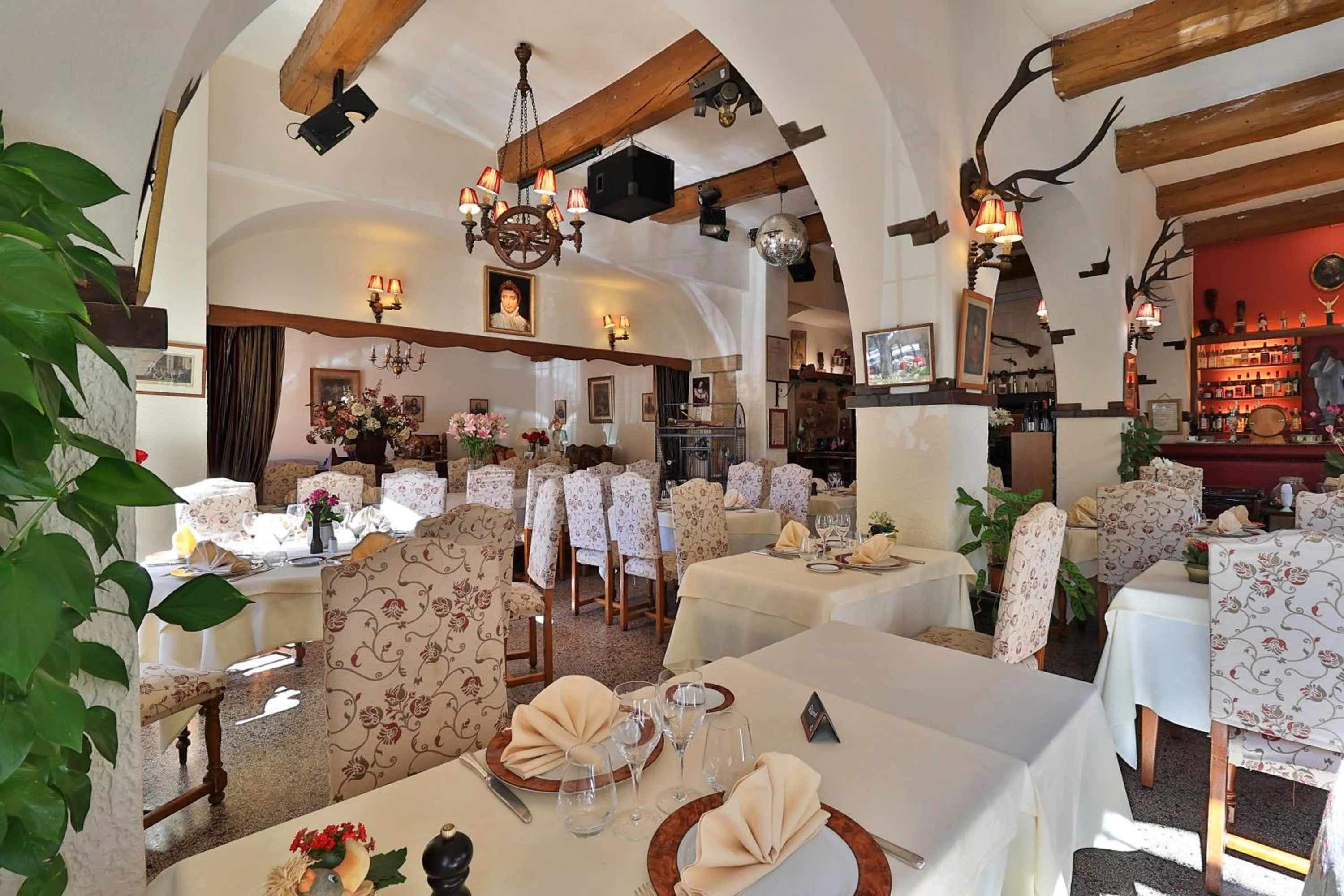 Restaurant/places to eat in Logis Le Relais Imperial