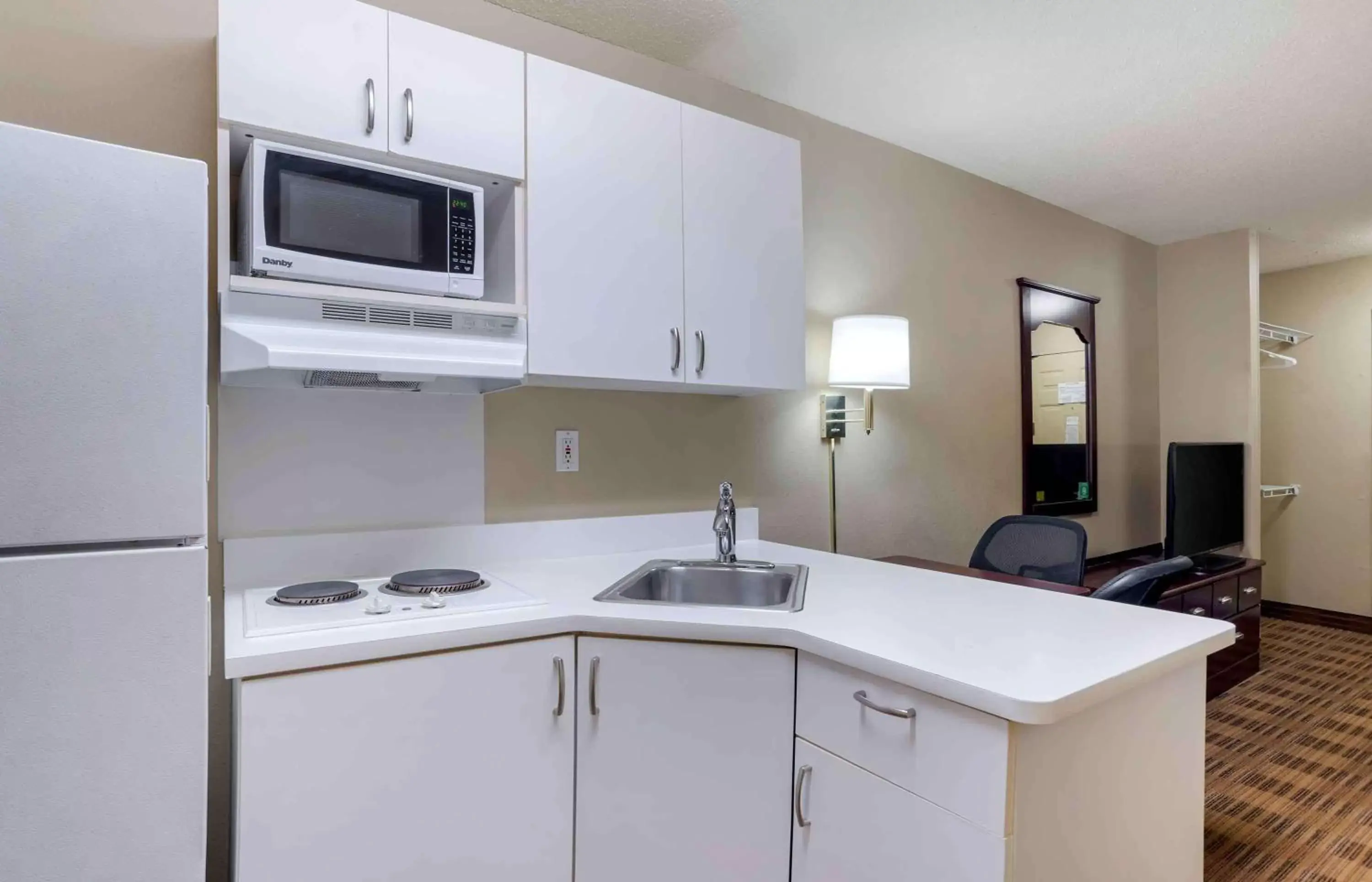 Bedroom, Kitchen/Kitchenette in Extended Stay America Suites - Huntsville - US Space and Rocket Center