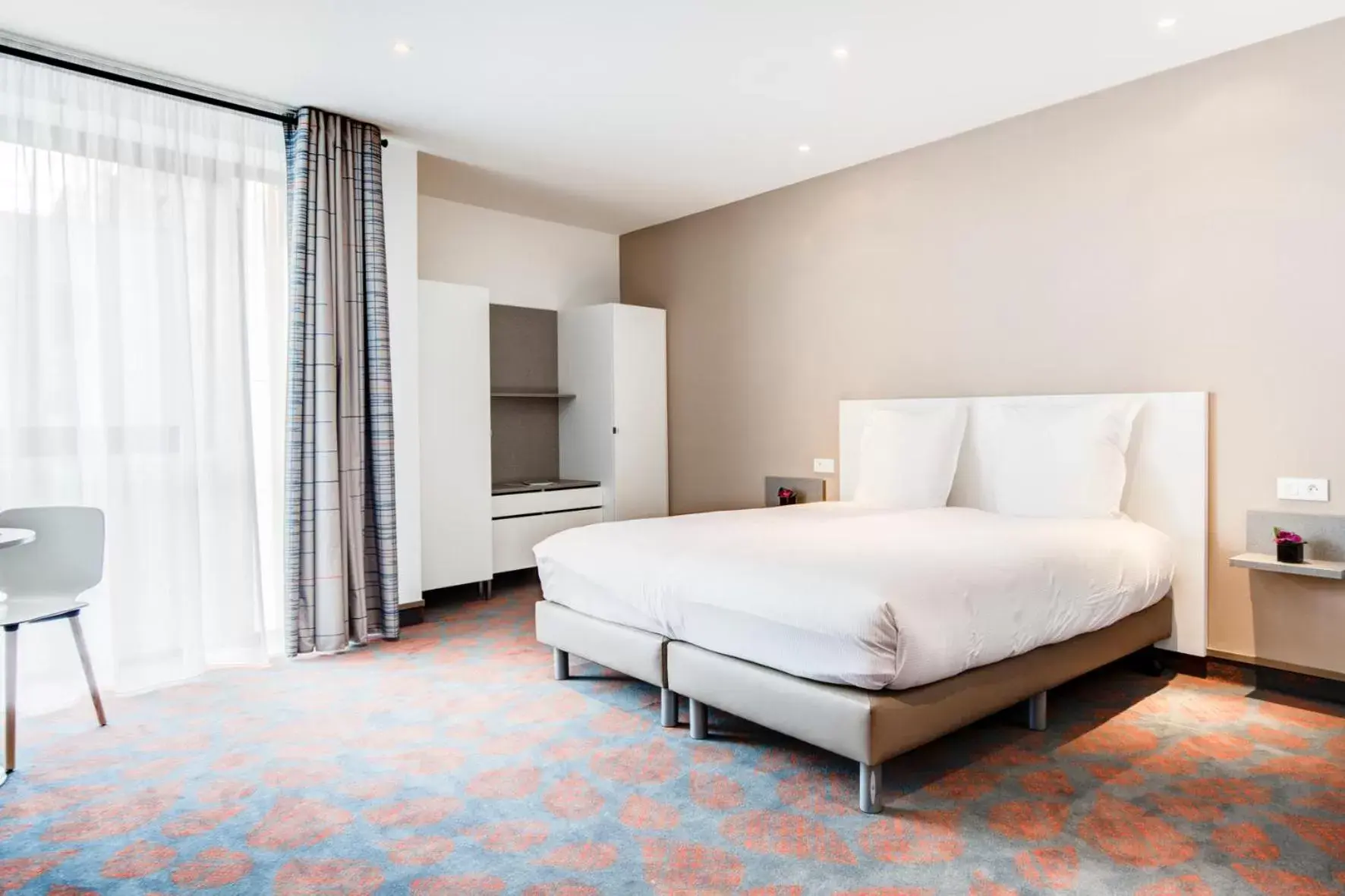 Photo of the whole room, Bed in Hotel ParkSaône