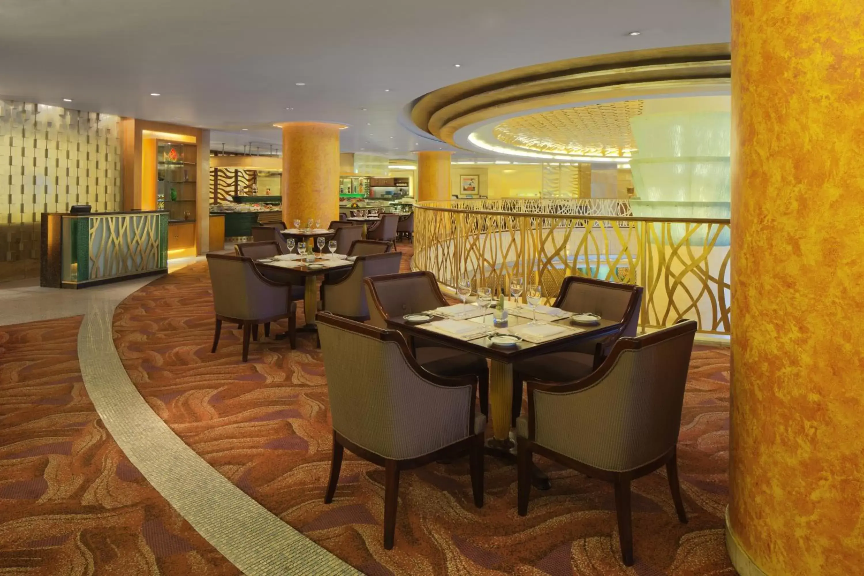 Lounge or bar, Restaurant/Places to Eat in Radisson Blu Hotel Shanghai New World