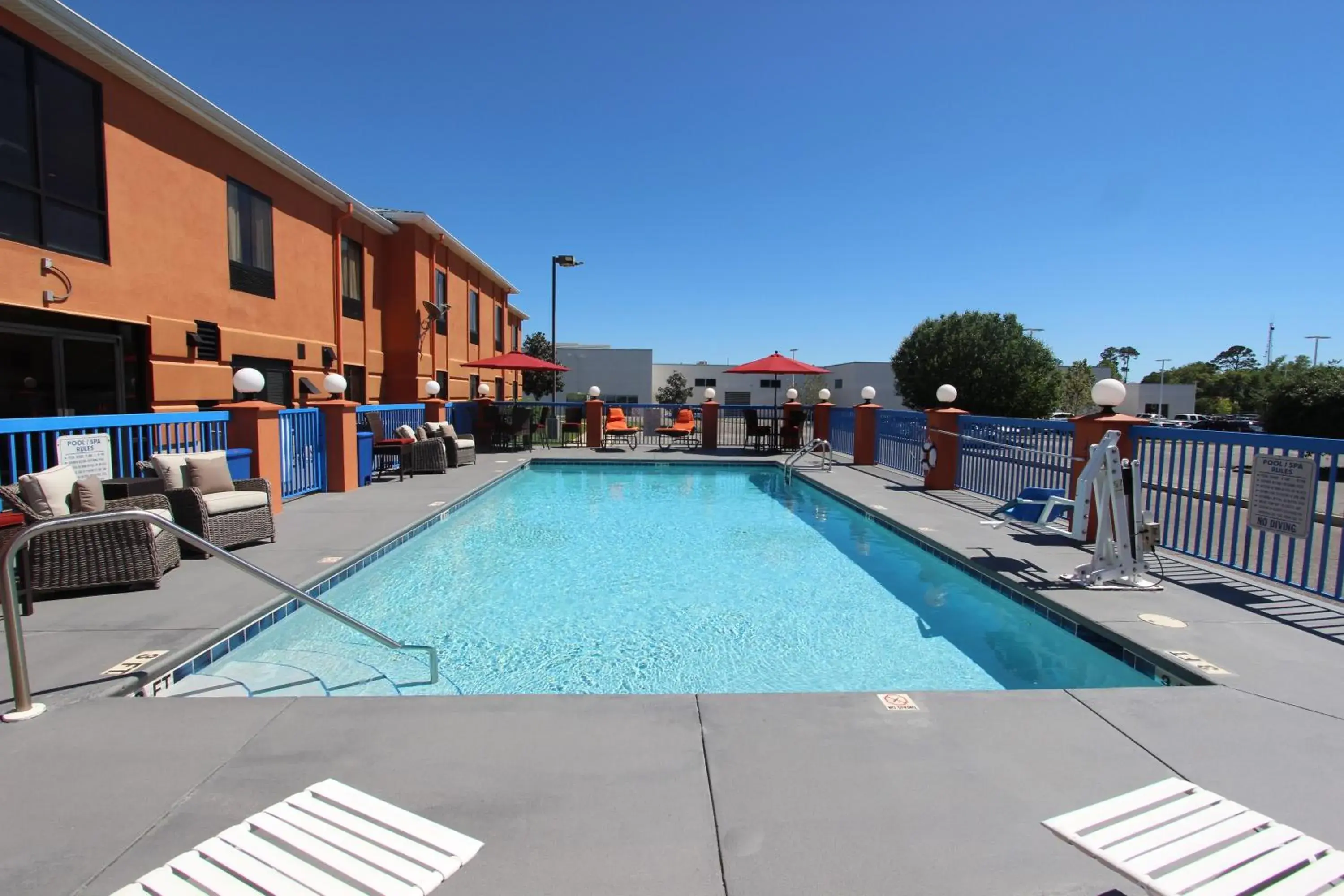 Swimming Pool in Hotel Pensacola
