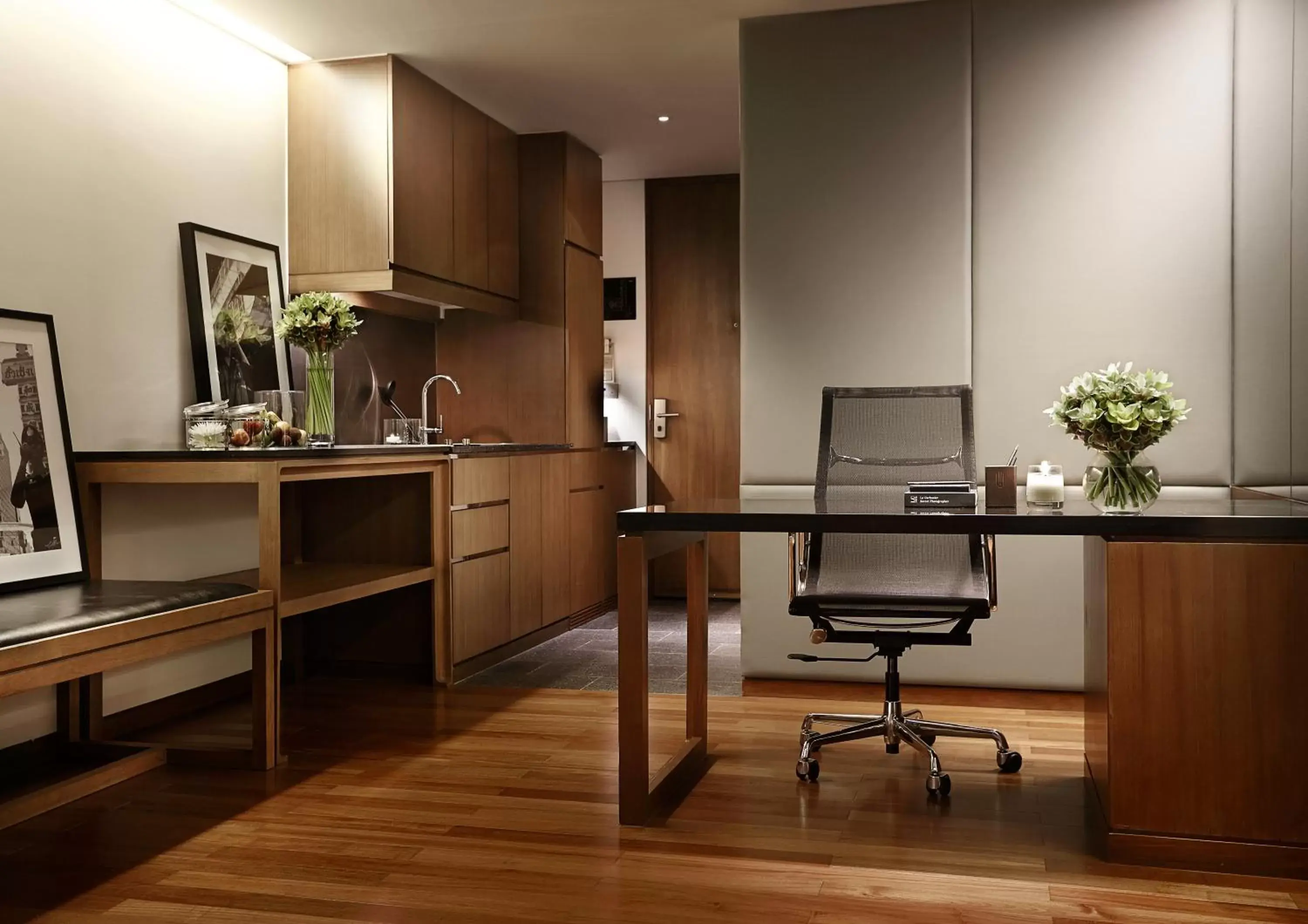 Living room, Kitchen/Kitchenette in Hansar Bangkok - SHA Extra Plus