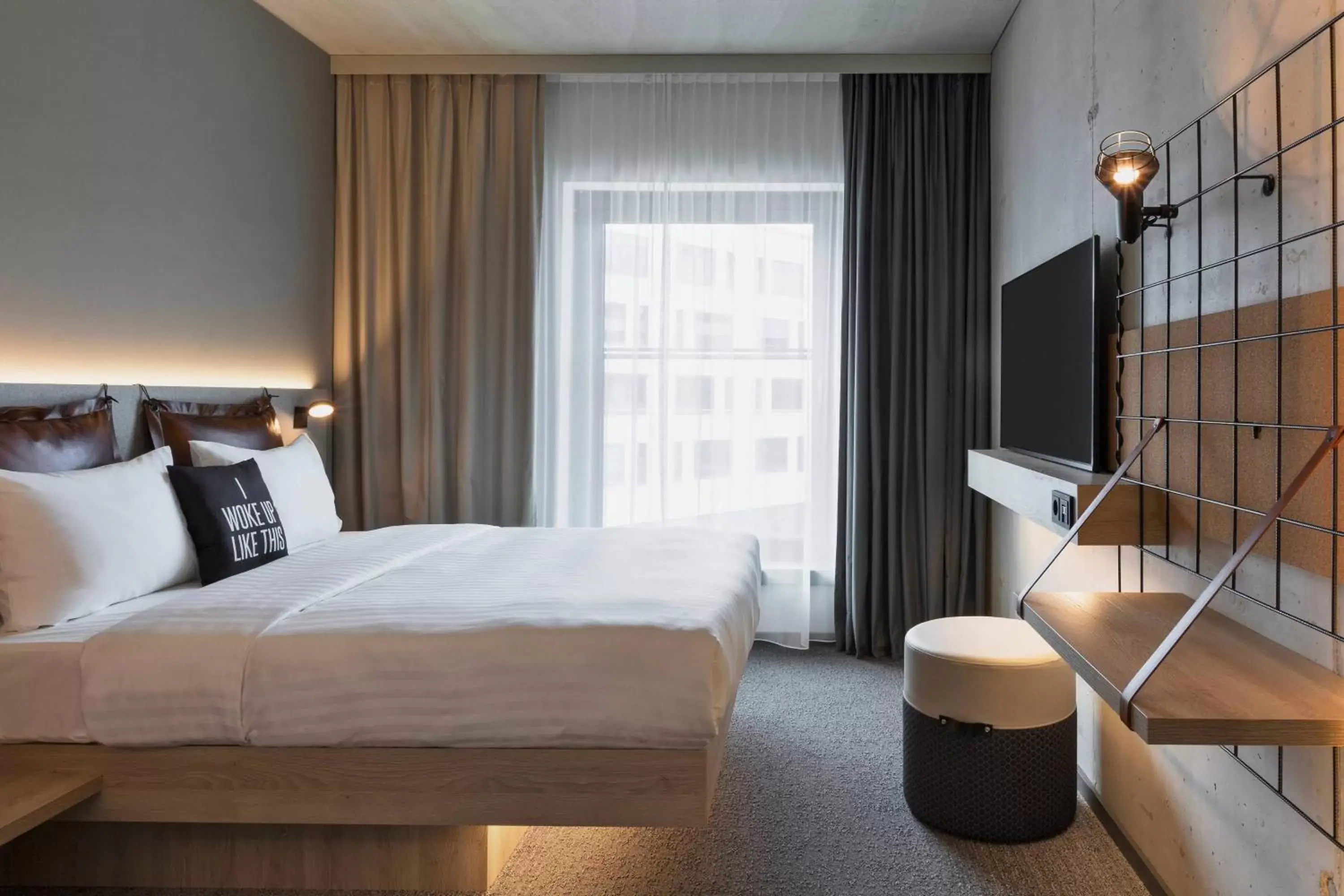 Photo of the whole room, Bed in Moxy Hamburg City