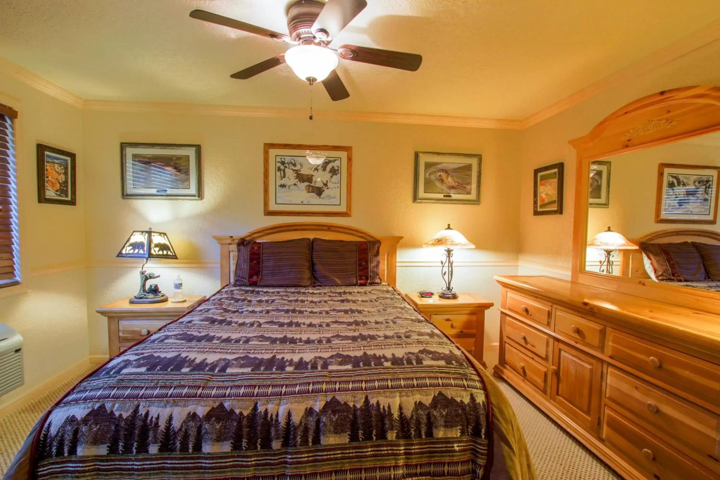 Bedroom, Bed in Yellowstone Gateway Inn