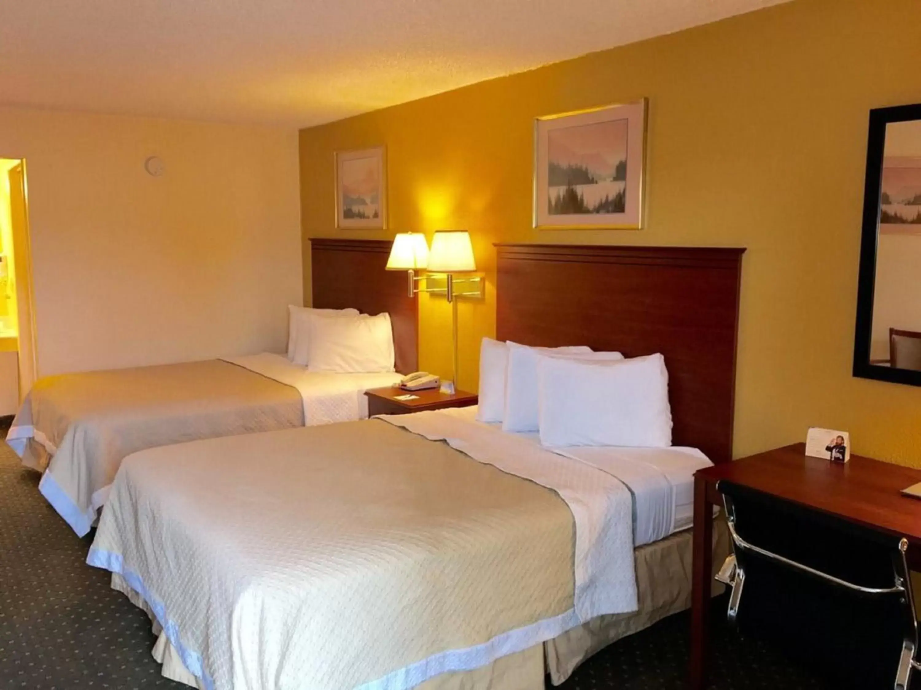 Deluxe Queen Room with Two Queen Beds -Disability Access - Non-Smoking in Alamo Inn Deluxe Queen Room with Two Queen Beds -Disability Access - Non-Smoking in Alamo Inn