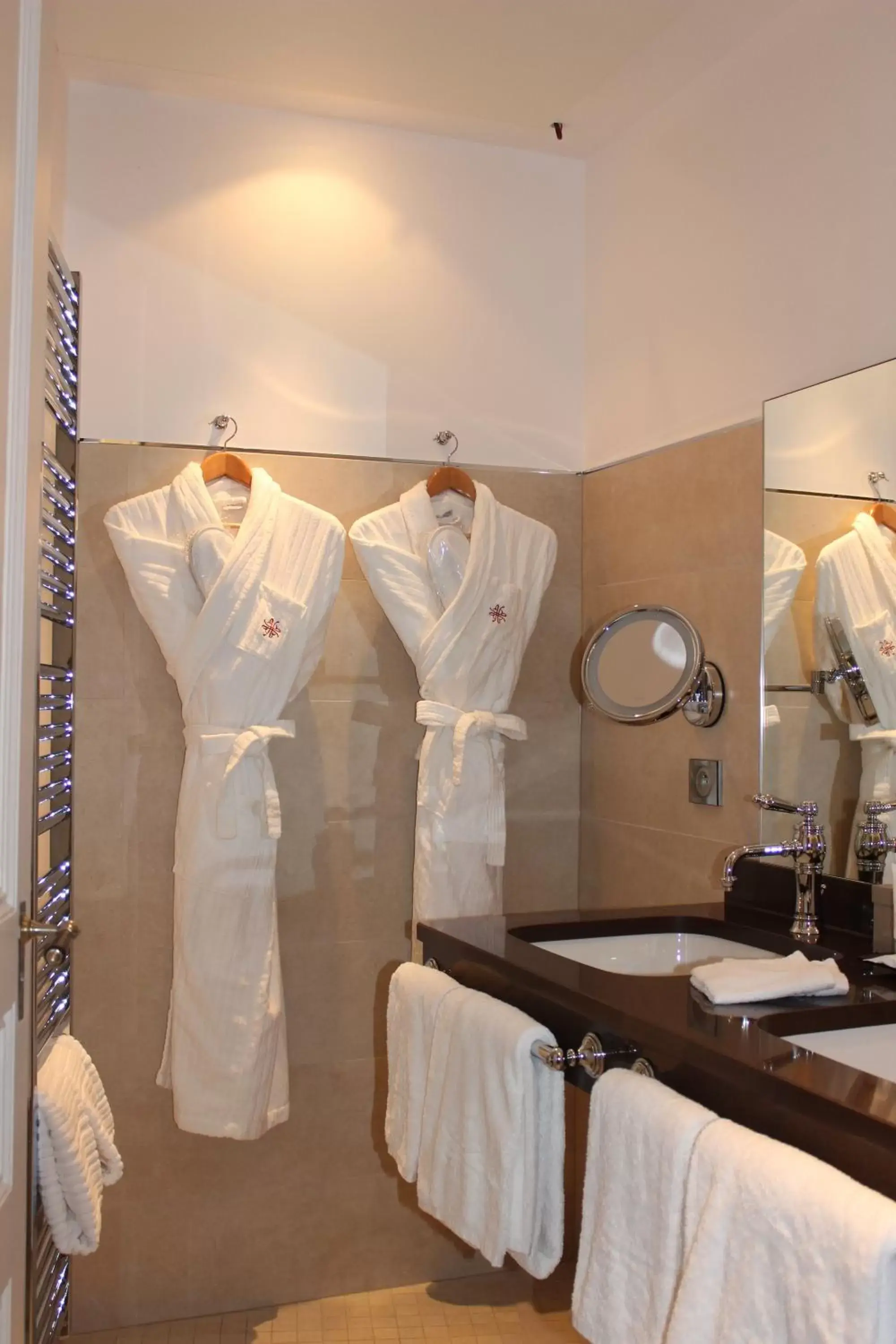 Superior Twin Room in Hôtel & Spa Le Bouclier D'or Superior Twin Room in Hôtel & Spa Le Bouclier D'or