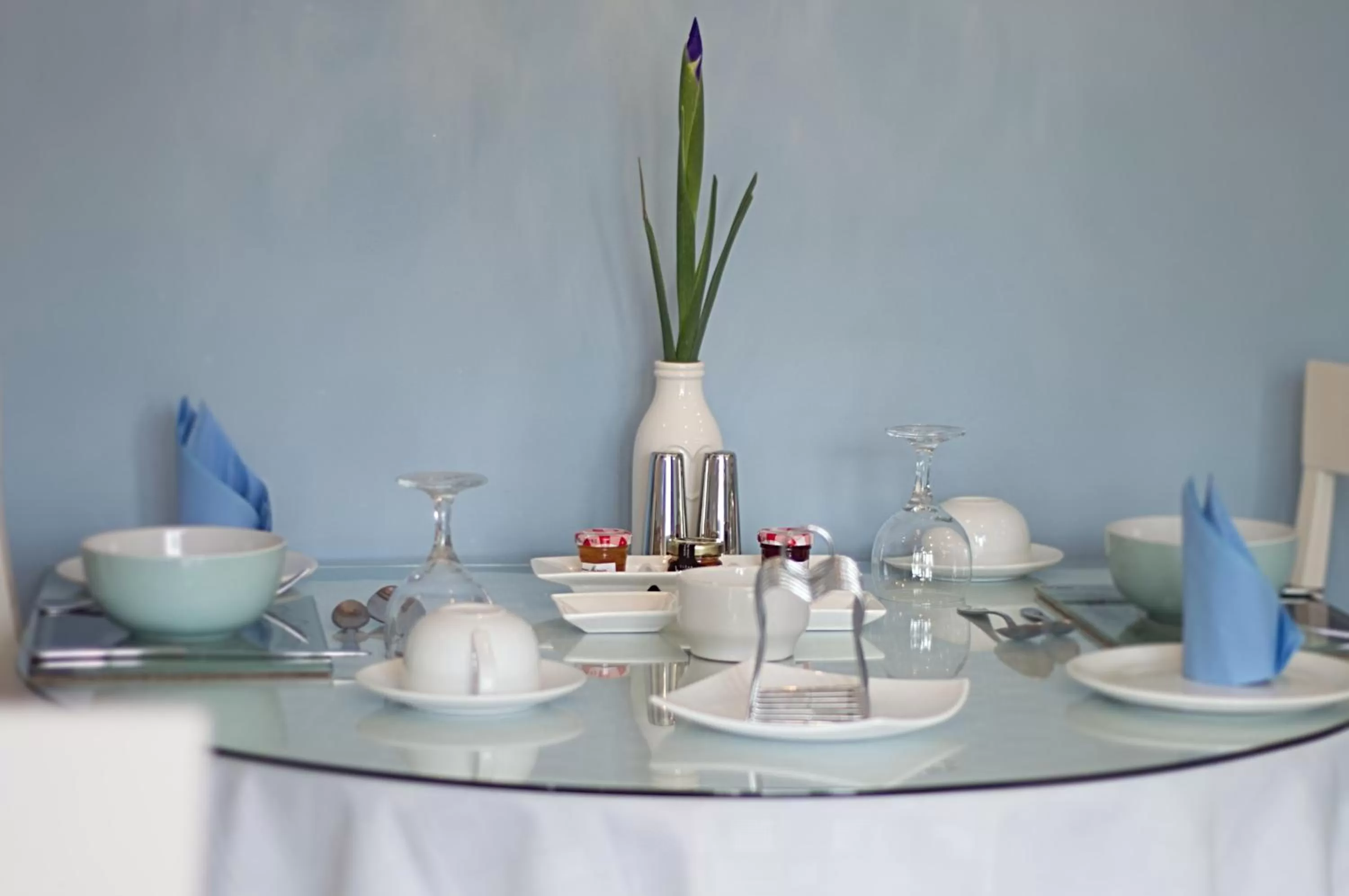 The Cambridge Guest House by Tas